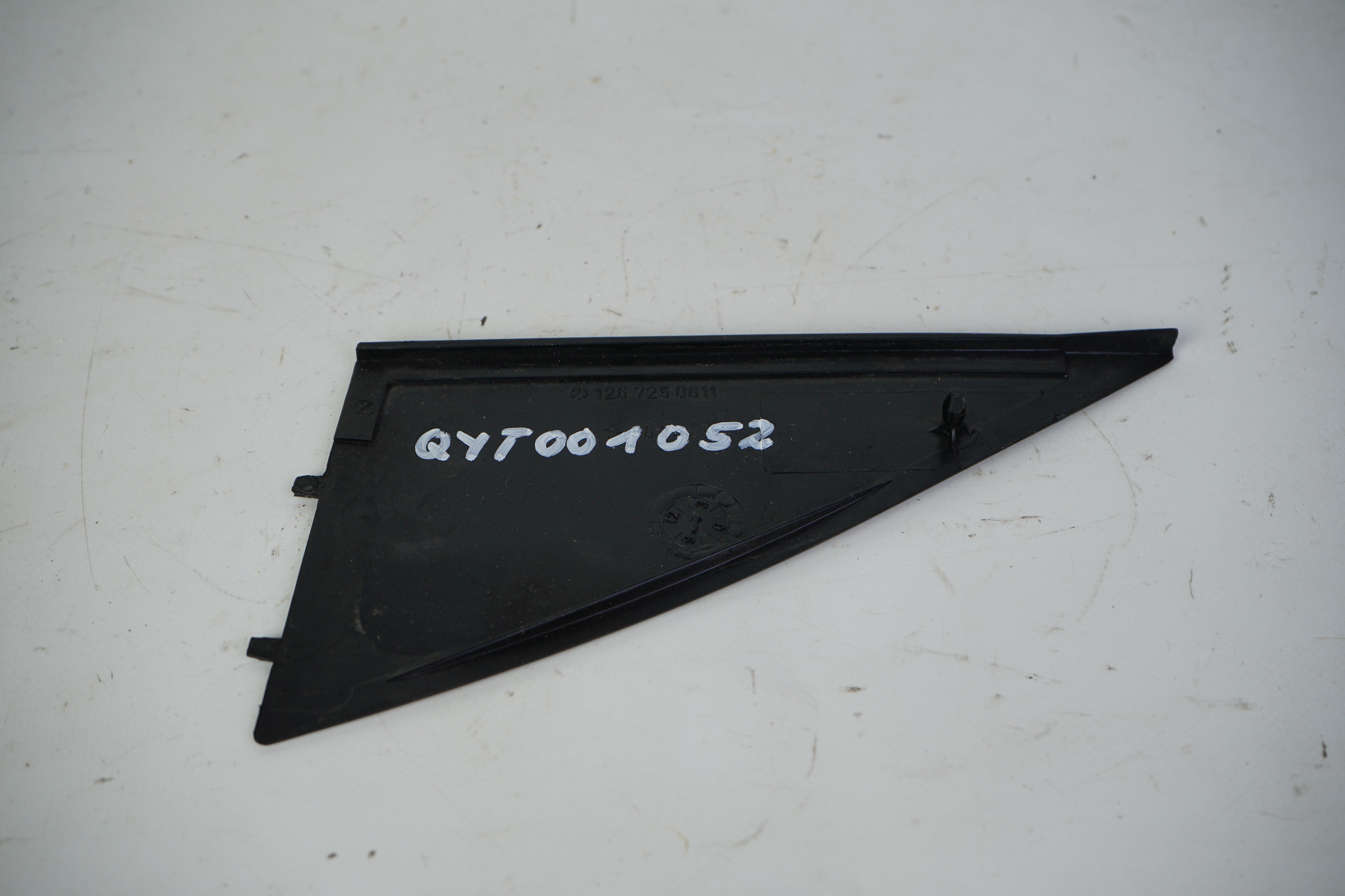 Abdeckplatte rechts Mercedes-Benz W126 S-Klasse Limousine SE SEL Spiegeldreieck rechts Beifahrerseite Kunststoff schwarz A1267250611