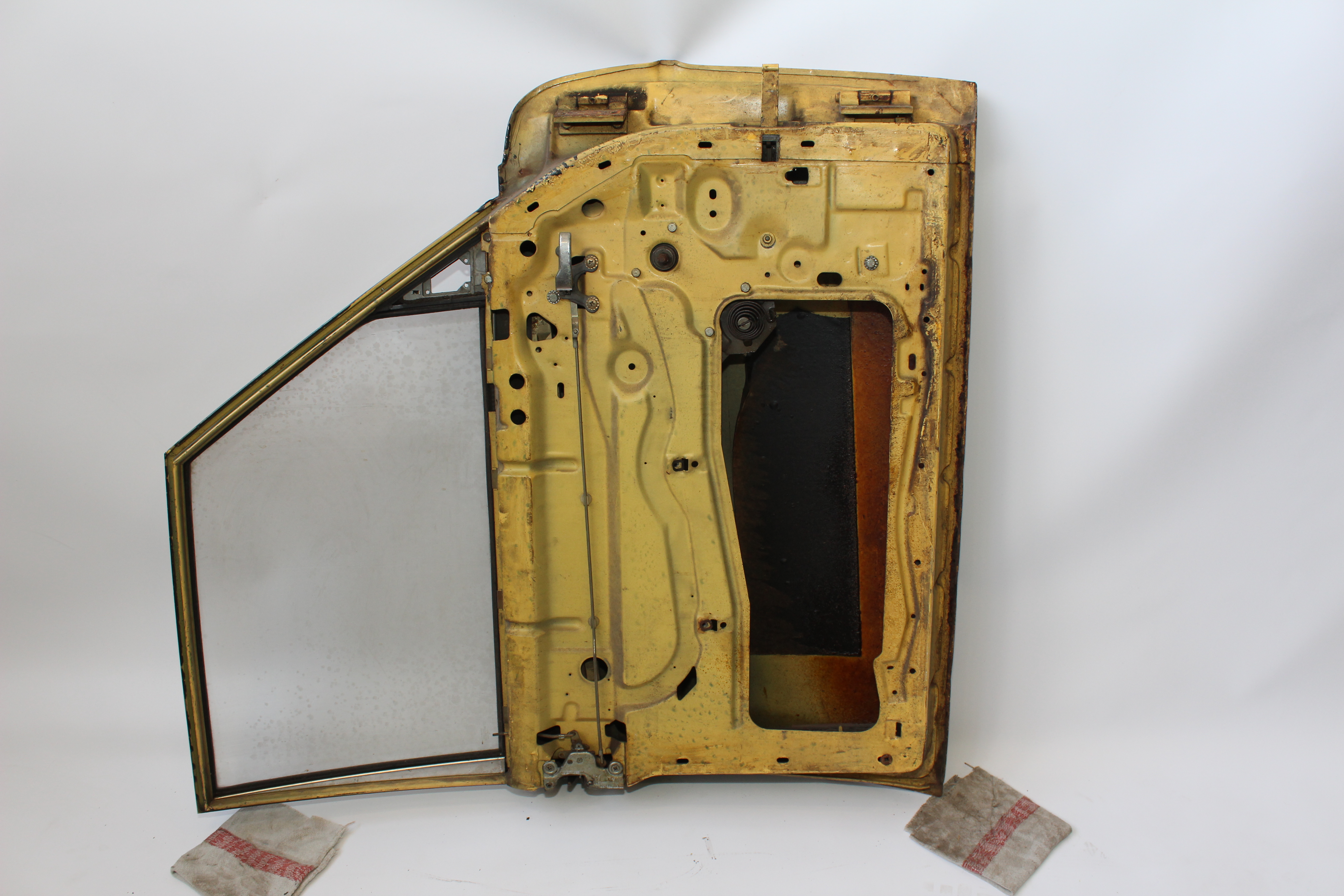 Tür vorn links Mercedes-Benz W114 115 /8 Strich acht Fahrertür grünmetallic Verglasung klar A1157201705 