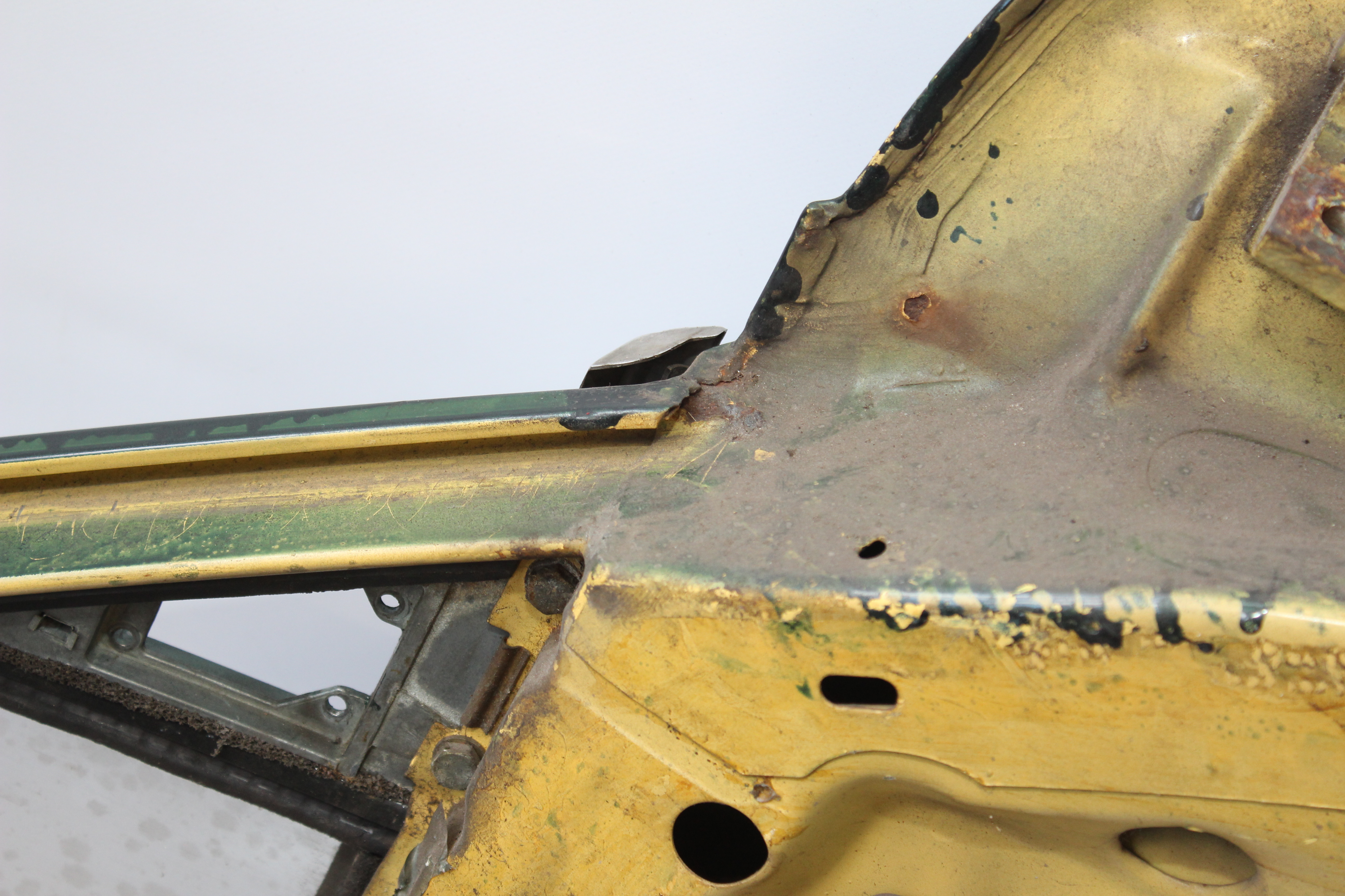 Tür vorn links Mercedes-Benz W114 115 /8 Strich acht Fahrertür grünmetallic Verglasung klar A1157201705 