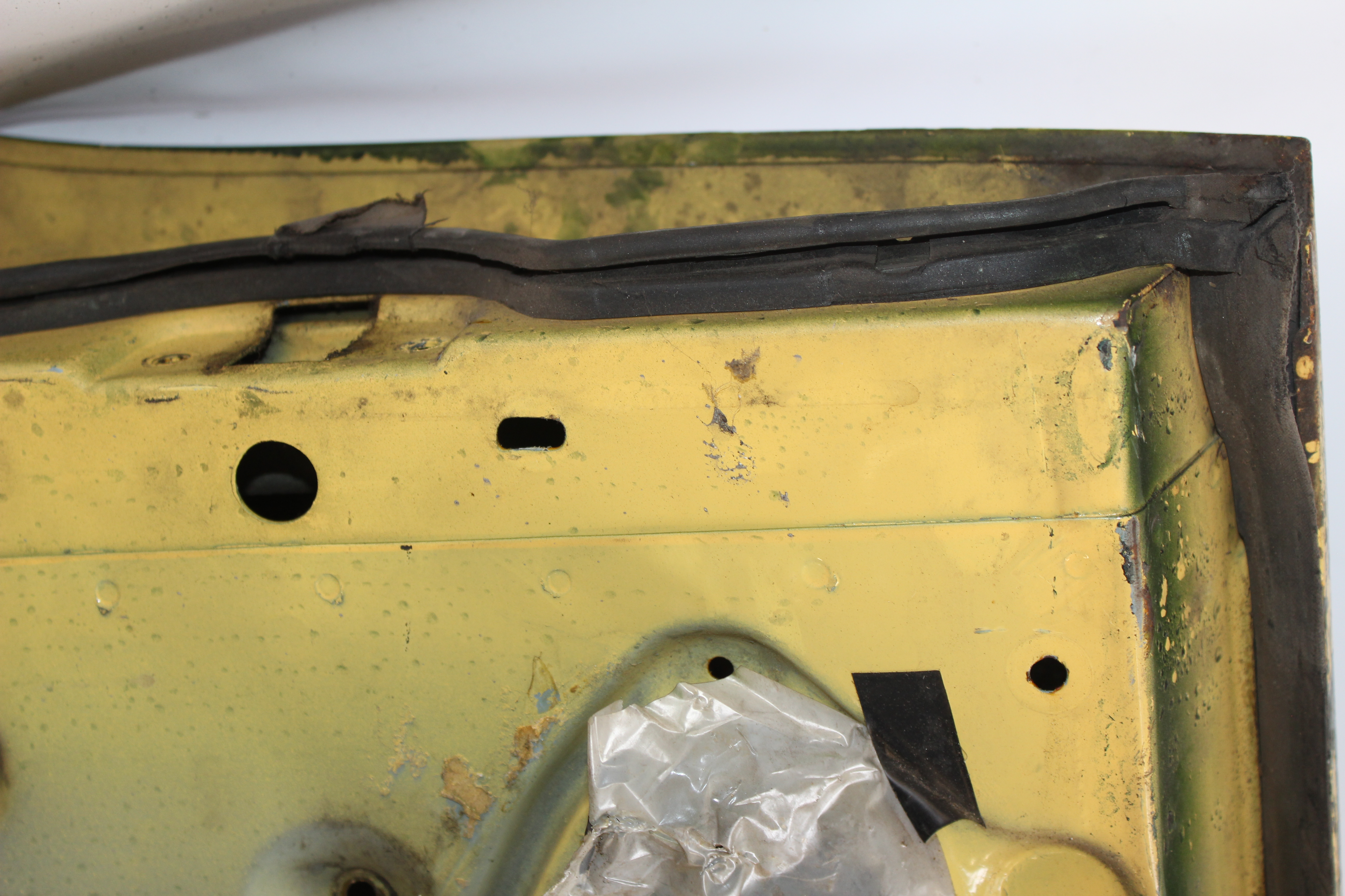 Fondtür links Mercedes-Benz W114 W115 /8 Strich acht hinten rechts Verglasung klar grünmetallic A1157301105