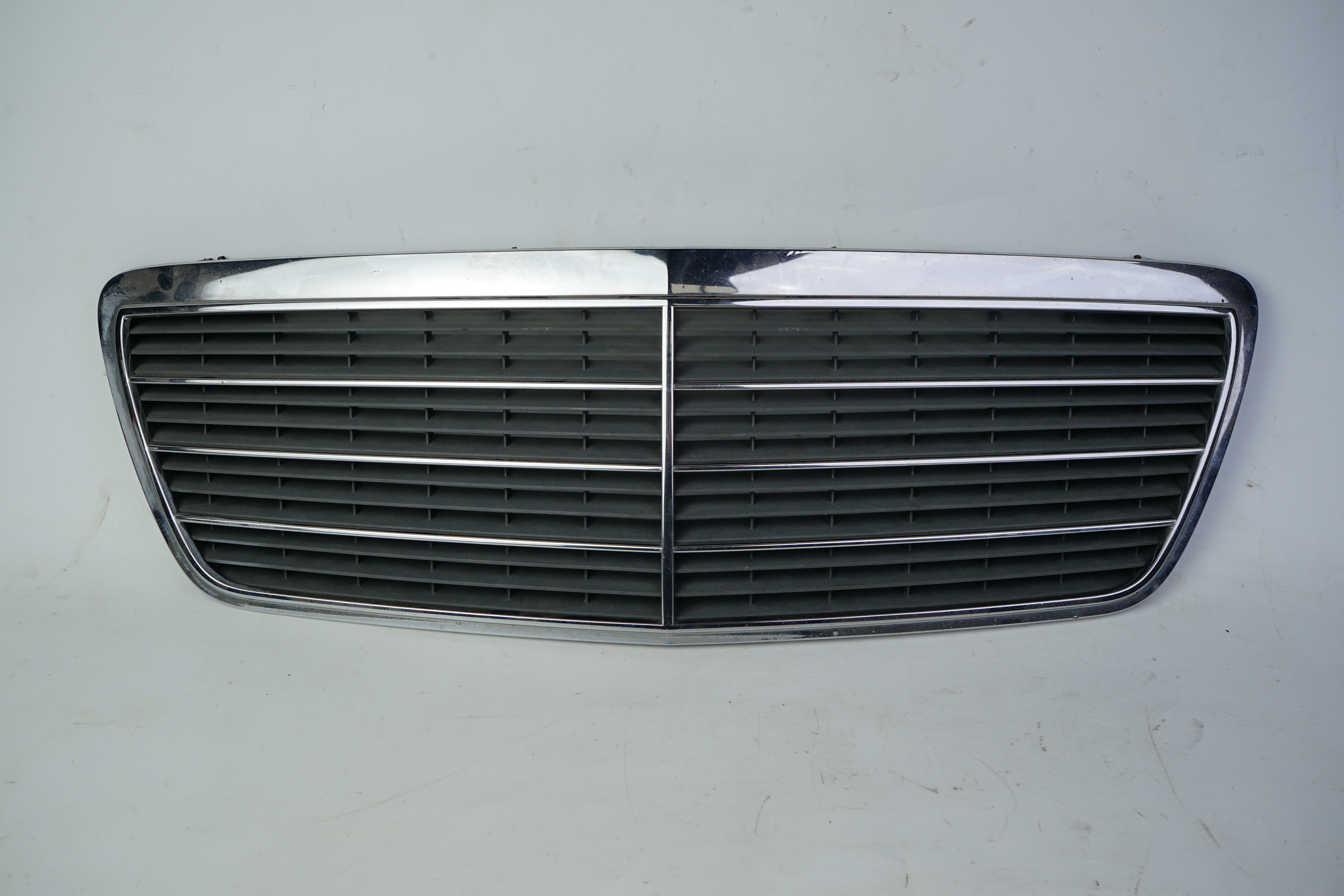 Kühlerverkleidung W210 Mopf E200CDI/ E220CDI/ 270CDI/ E320CDI Kühlergrill A2108800583 7D11 felsgrau