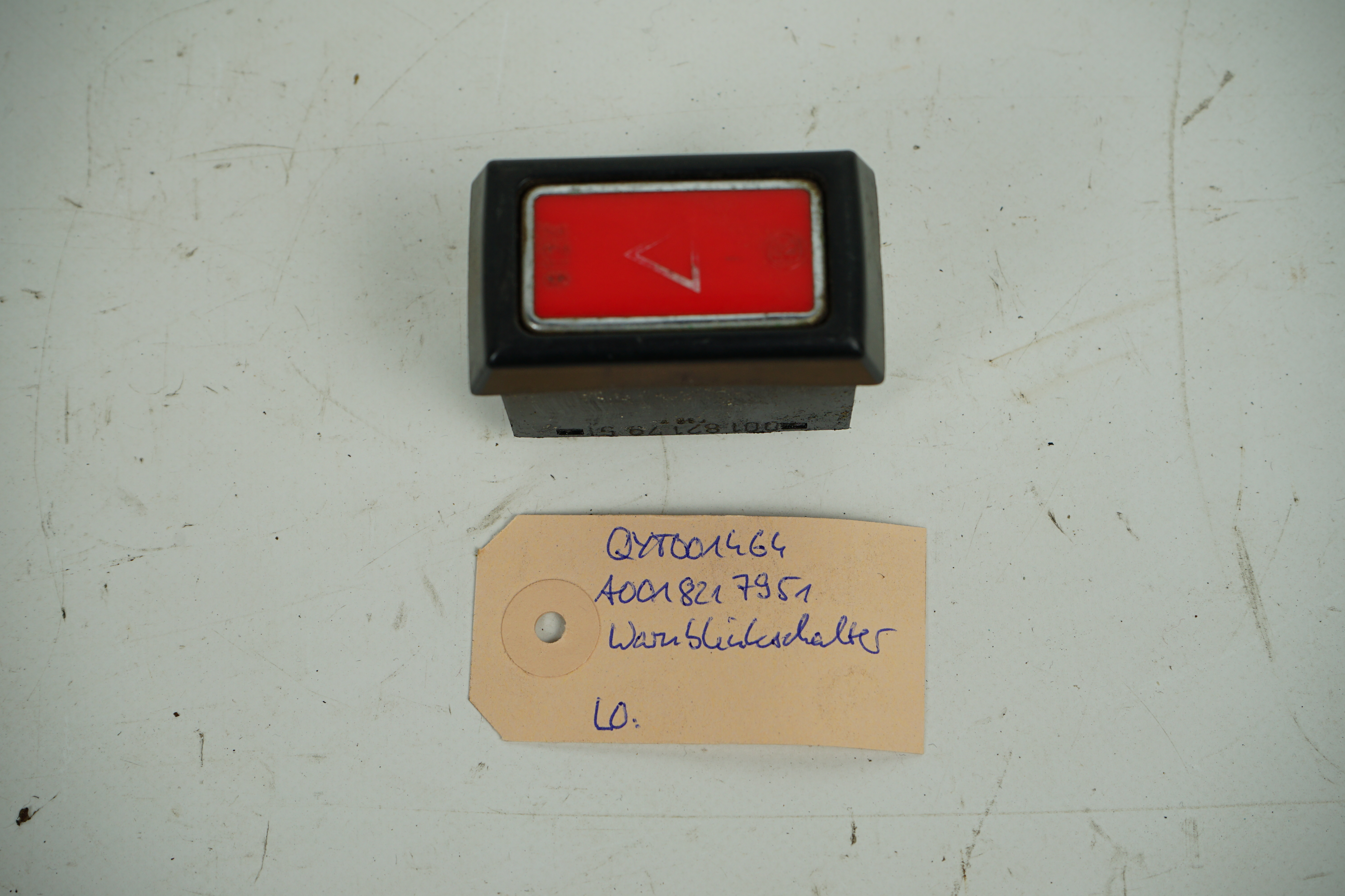 Schalter C107 R107 W116 Warnblinkschalter bis´81 A0018217951