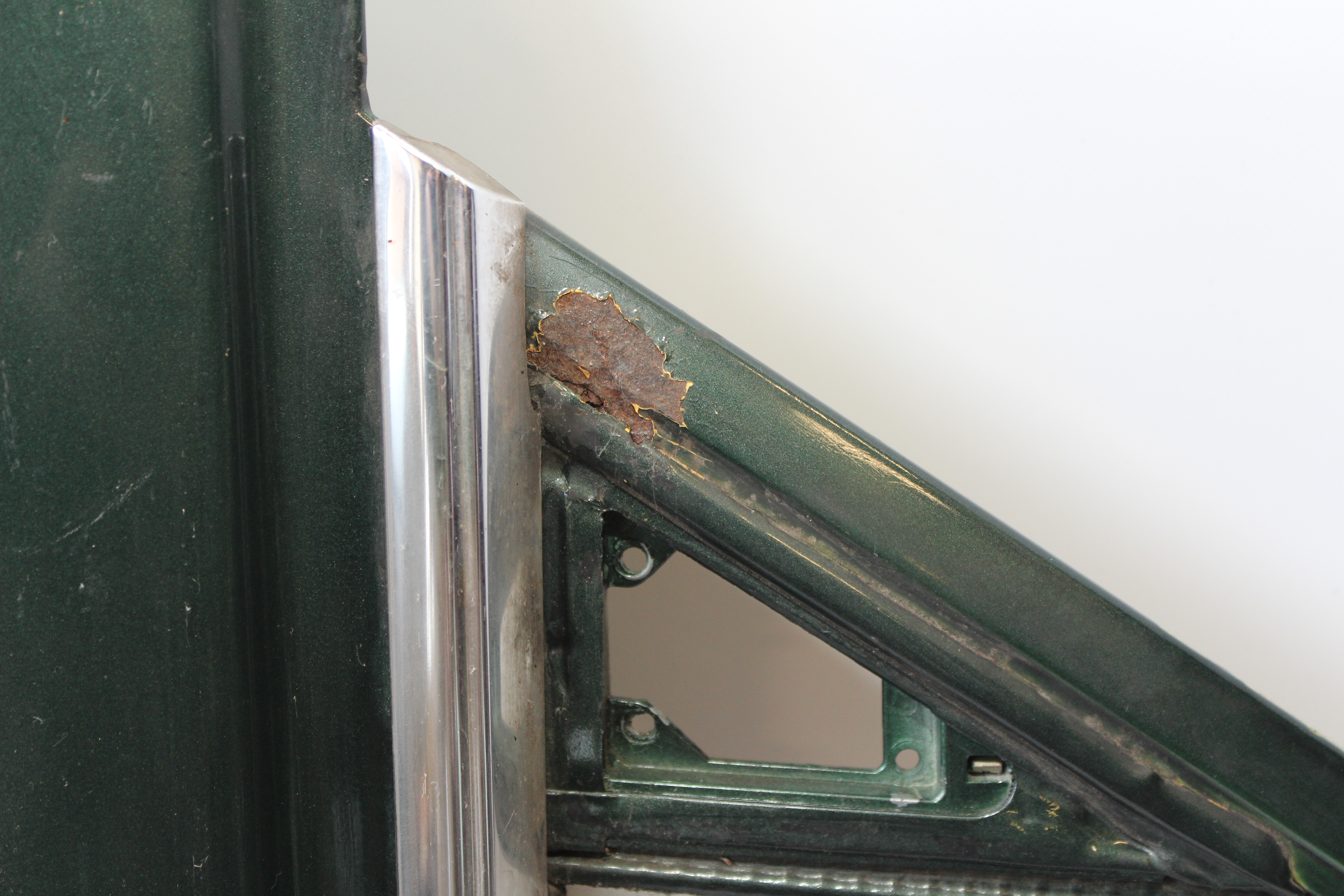 Tür vorn links Mercedes-Benz W114 115 /8 Strich acht Fahrertür grünmetallic Verglasung klar A1157201705 