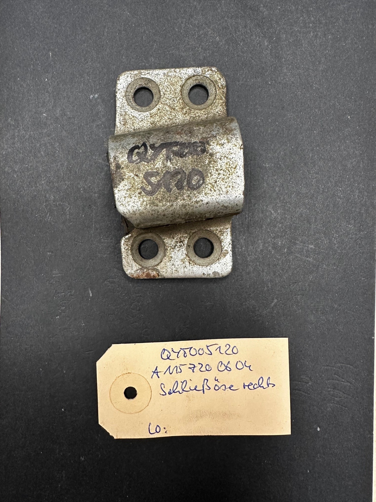 Schließöse rechts Mercedes-Benz R107 W108 W109 W111 W113 W114 W115 Türschlossfalle Türschloßfalle Zapfenschloss Tür beifahrerseitig A1157200604