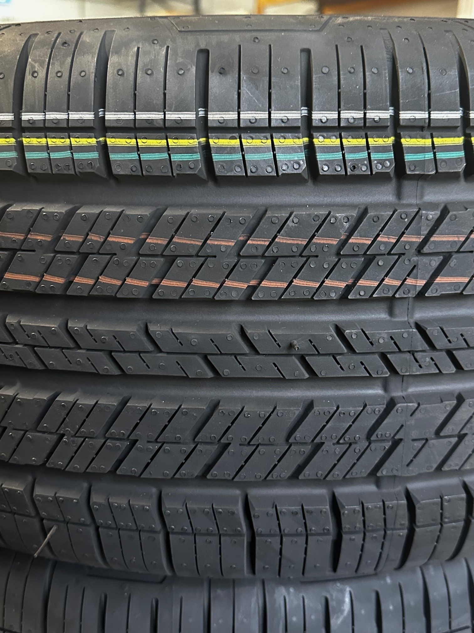 Sommerreifen CONTINENTAL 4x4 Contact 275/55R19 111V M0 FR ML Mercedes-Benz G-Klasse G-Modell W463 GL X164  DOT1022 27555R19 111V FR ML OEM-Kennung M0 Q44002111067A