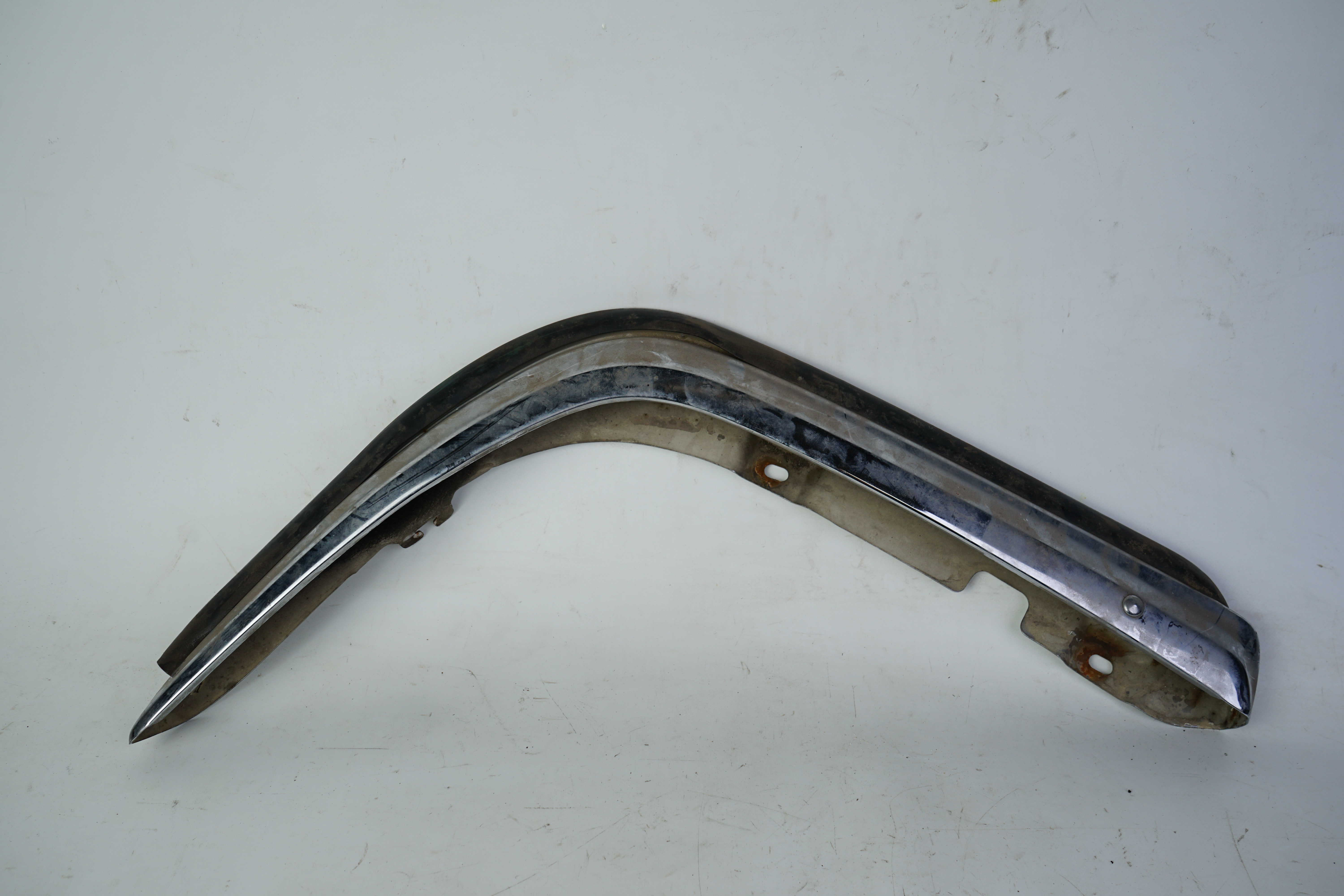 oberer Stoßstangenecke vorn links W116 280S-450SEL 6.9 Chromstoßstange vorn A1168800170