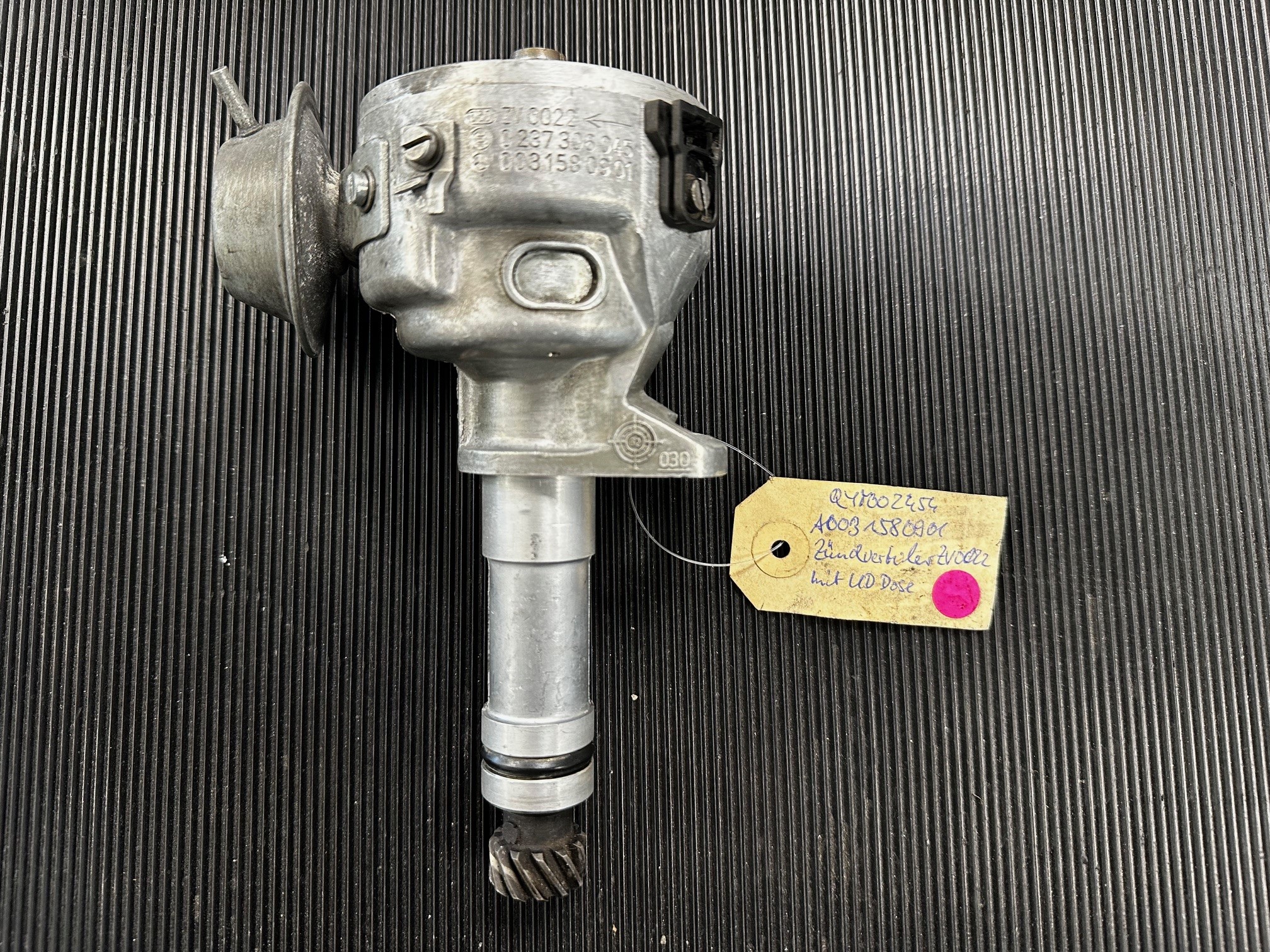 Zündverteiler Bosch ZV0022 Mercedes-Benz M110.994 M110.990 M110.989 M110.988 280 E S SE SEL SL SLC Sechszylinder Zündverteiler mit Unterdruckdose A0031580901 Bosch 0237306045 UDD A0001586318 