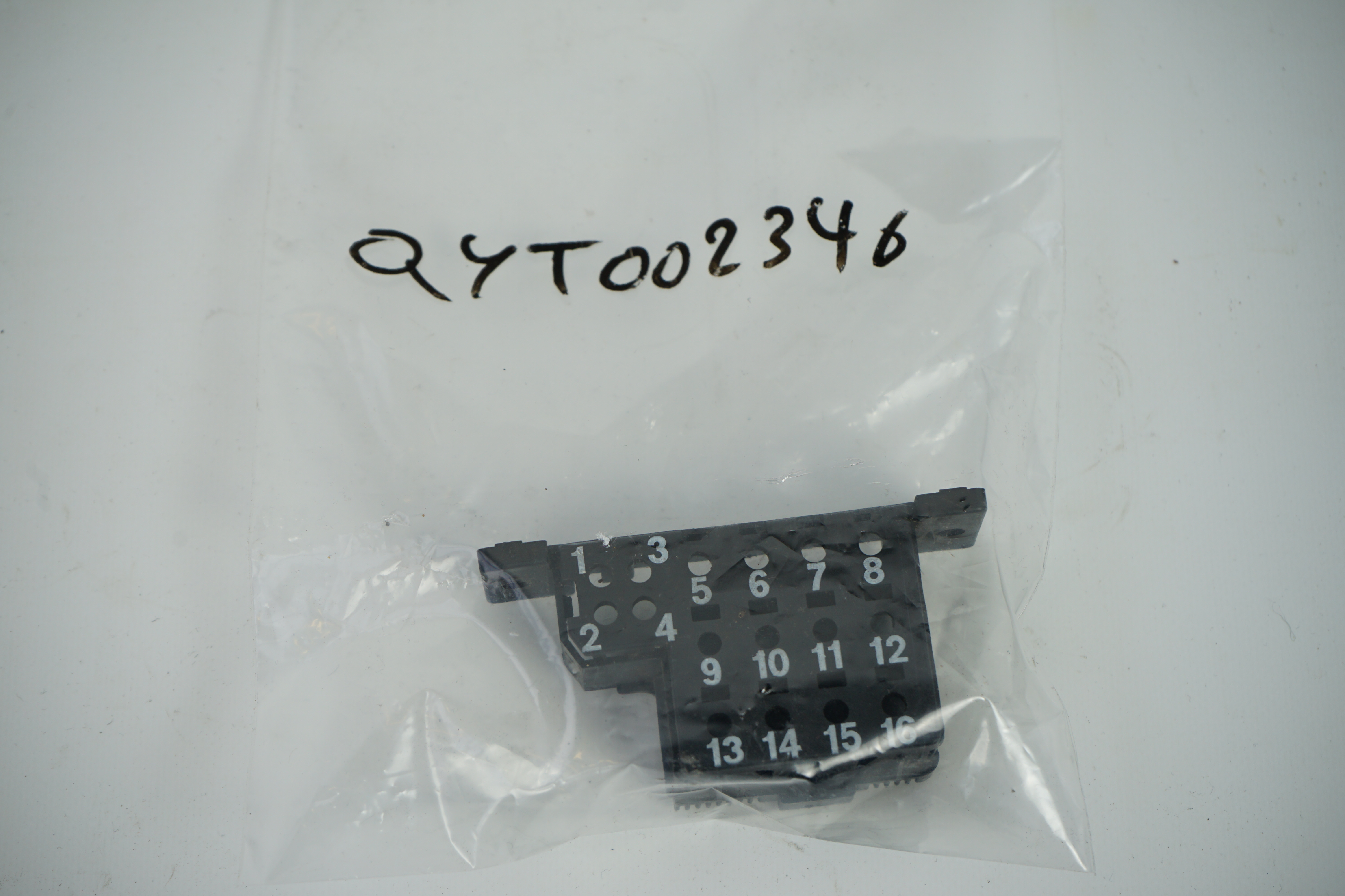 Halter Diagnosedose Mercedes-Benz W124 R129 W463 Halter Prüfstecker Test Diagnose 16-Polig A1295455540