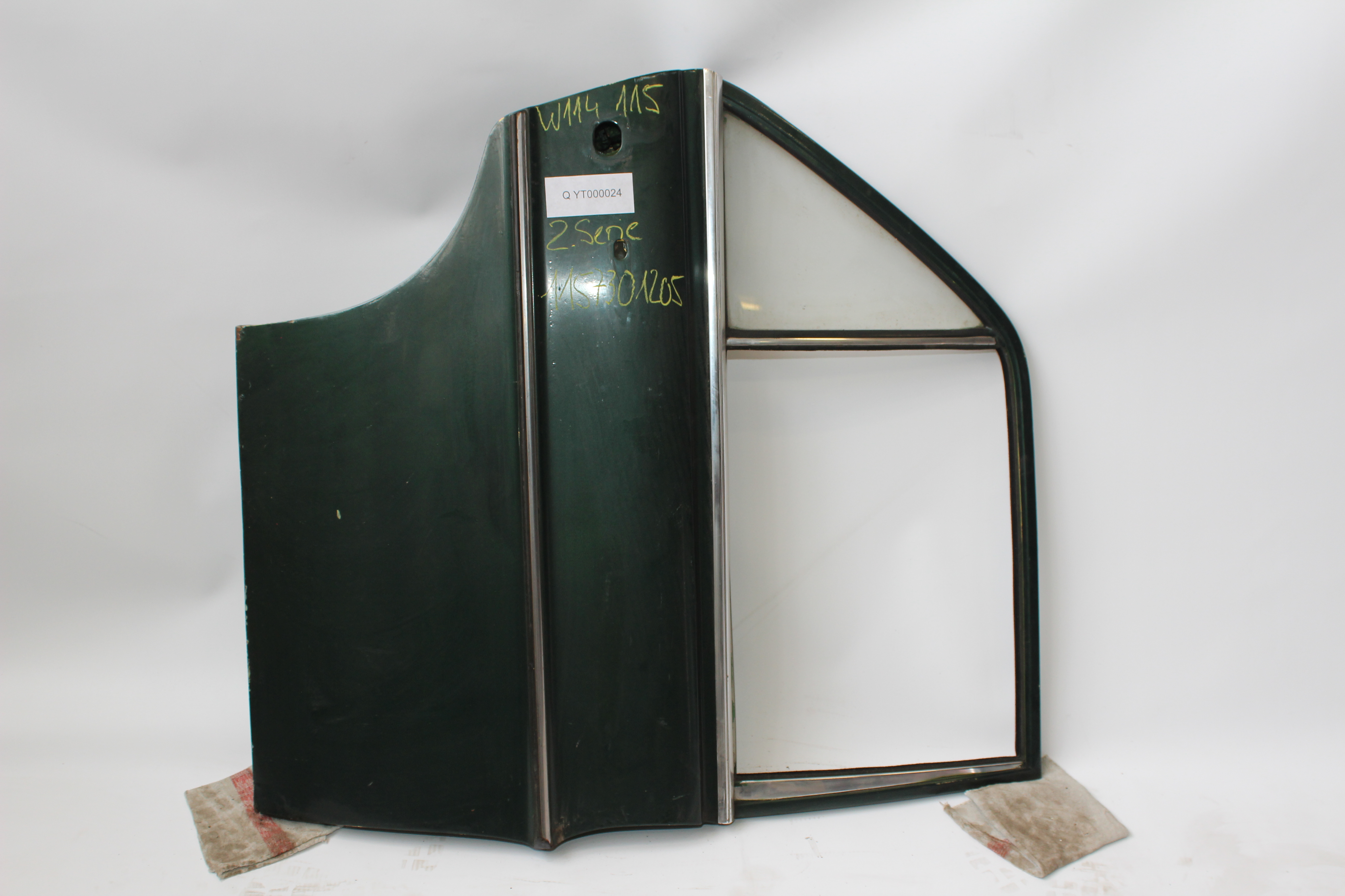 Fondtür rechts Mercedes-Benz W114 115 /8 Strich acht Tür hinten rechts Verglasung klar grünmetallic A1157301205 