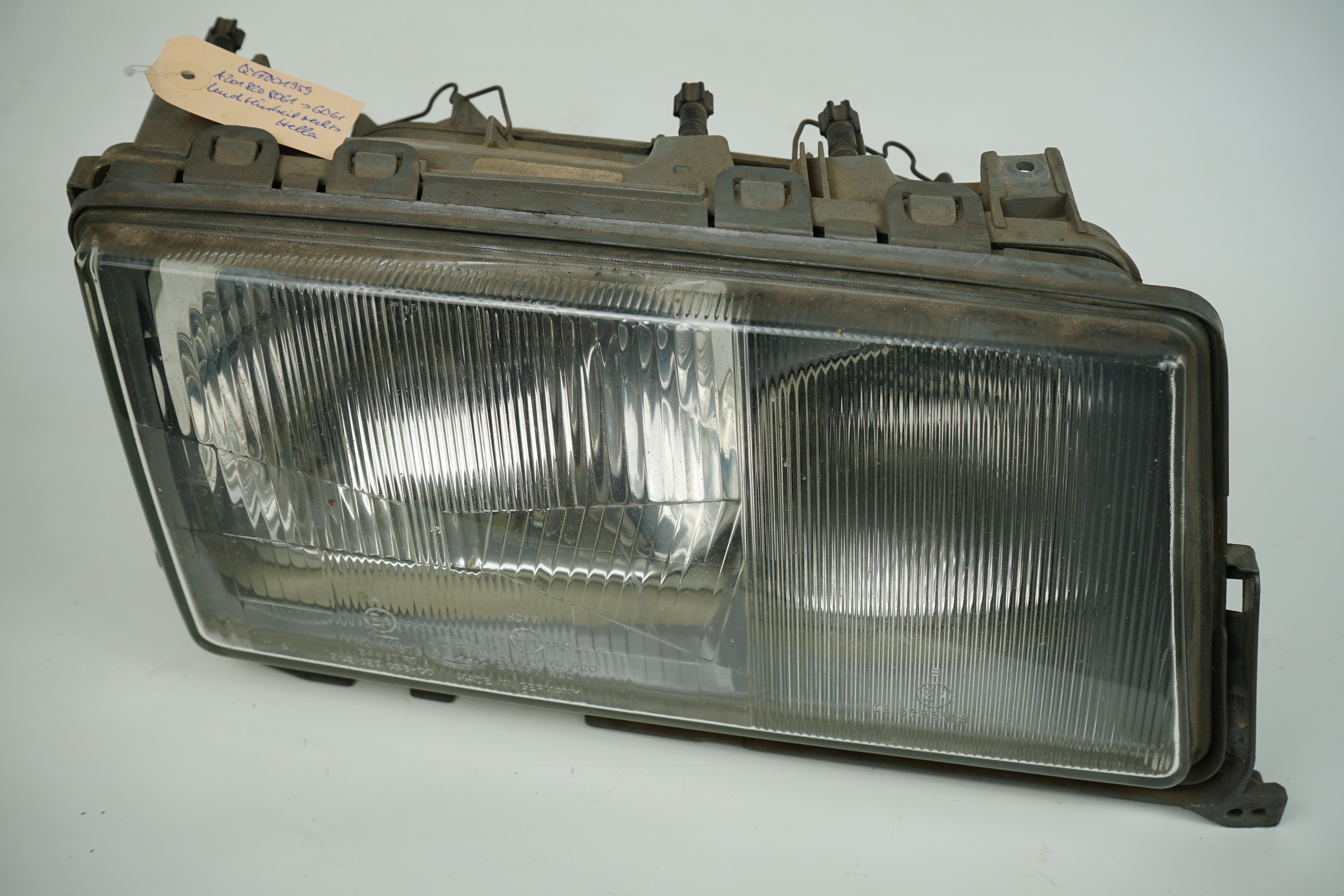 Leuchteinheit rechts Mercedes-Benz W201 190 190D 190E Limousine  Hauptscheinwerfer mit Leuchtweitenregulierung Beifahrerseite Hella A2018202661 A2018208061 A2018206061