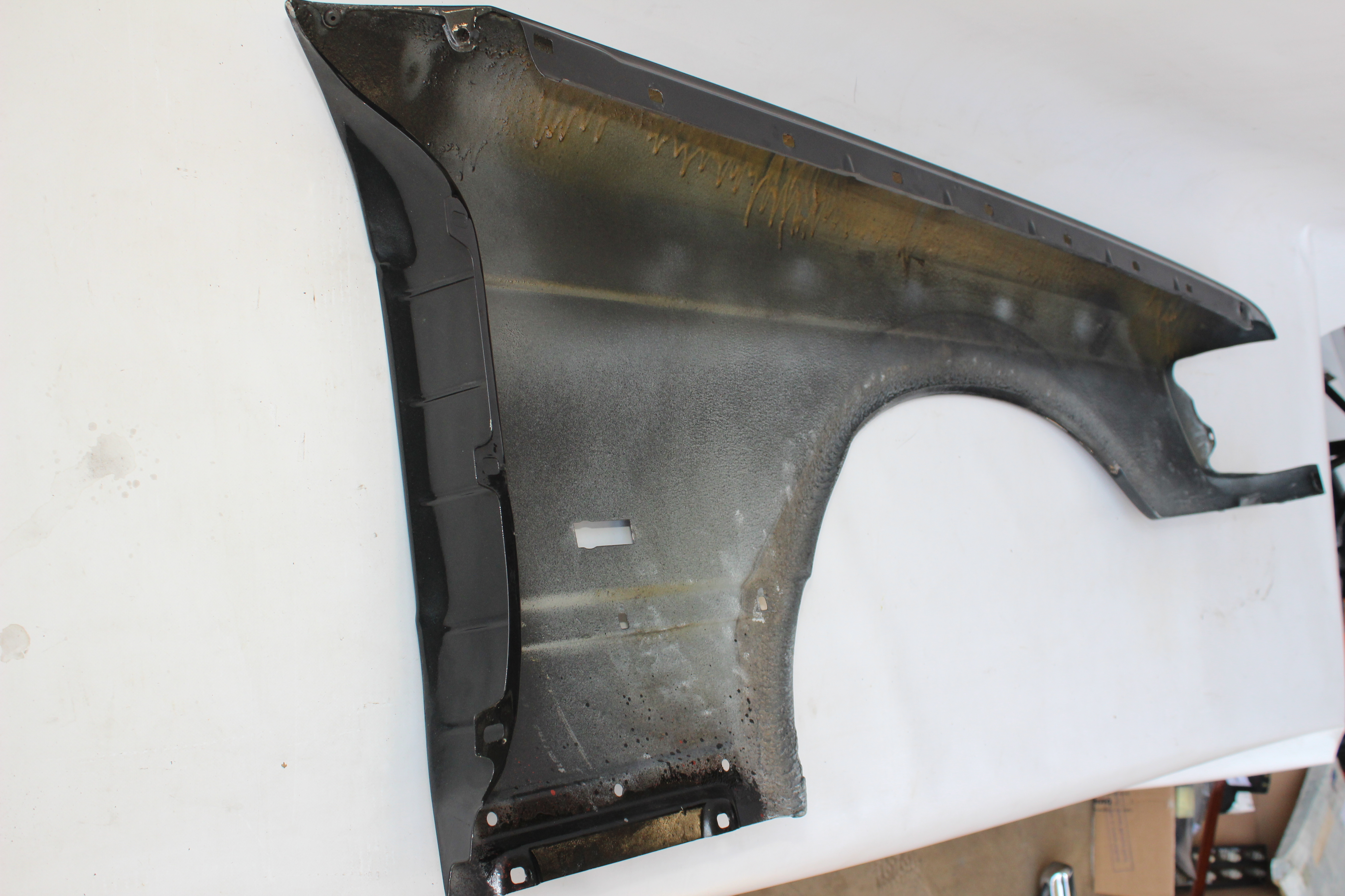 Kotflügel vorn links Mercedes-Benz C126 380SEC-500SEC 1.Serie Export mit Blinkerloch A1268810501 A1268811501 A1268811901 9199