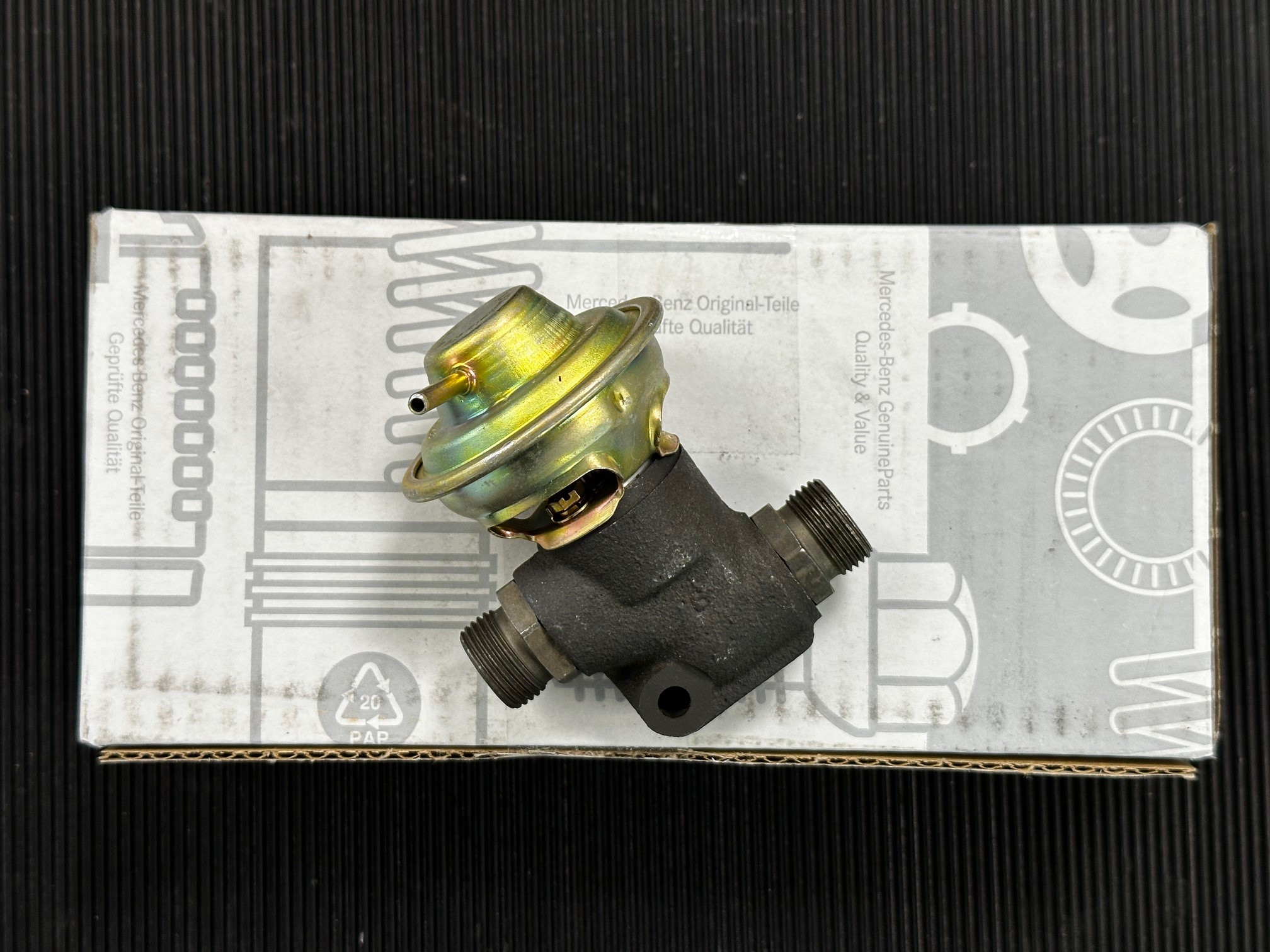 AGR-Ventil Mercedes-Benz V8 Achtzylinder Motor M116 M117 C/R107 123 W124 W126 W461 W463 W464 Ventil Abgasrückführung A0001408160 A0001409760 Pierburg 7.20849.00 72084900