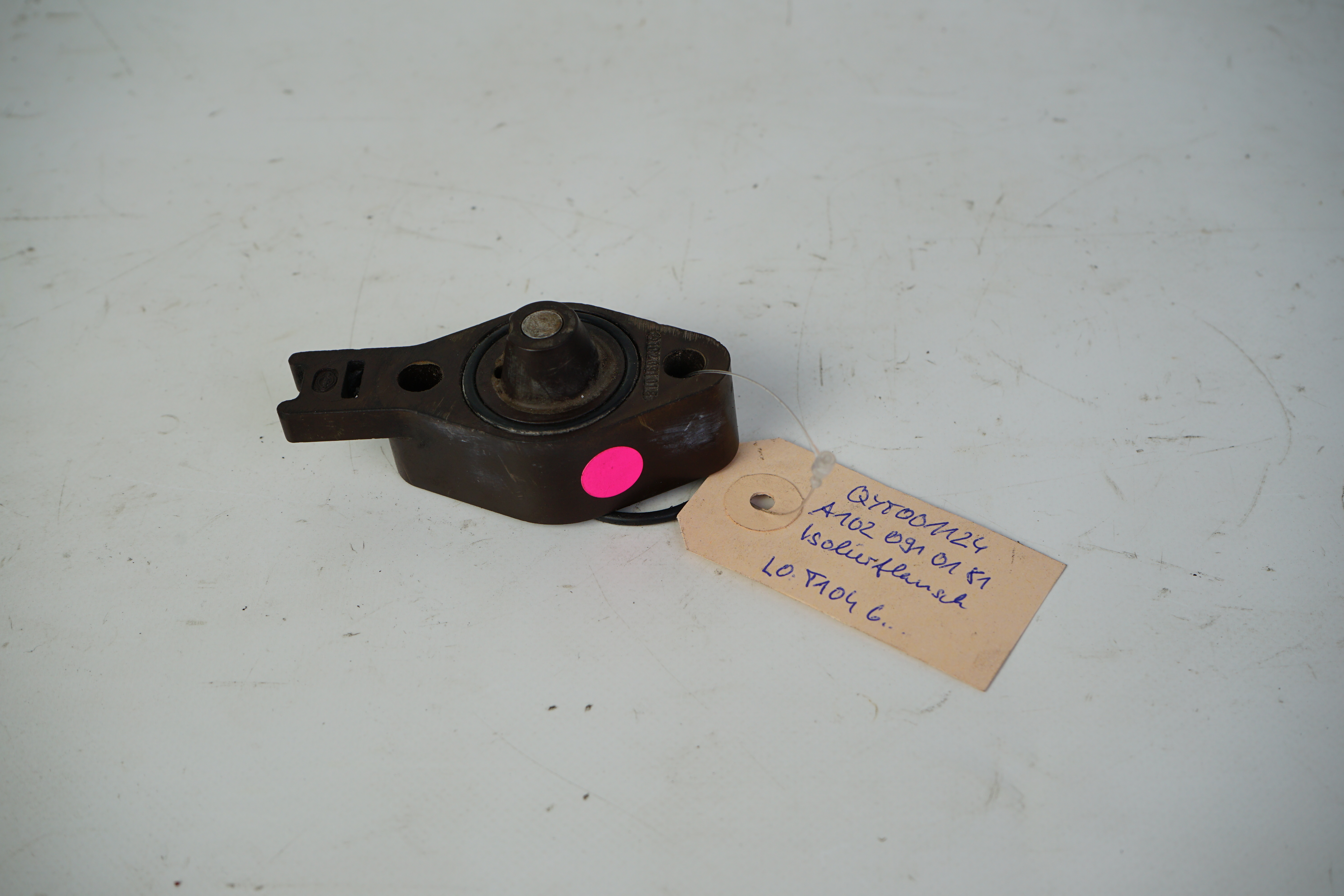 Zwischenflansch M102.922 924 945 946 W124 200 W201 190 2.0 Flansch Kraftstoffpumpe Vergaser 190 2.0 A1020910181 A1020900144 A1020900244 A1020900444