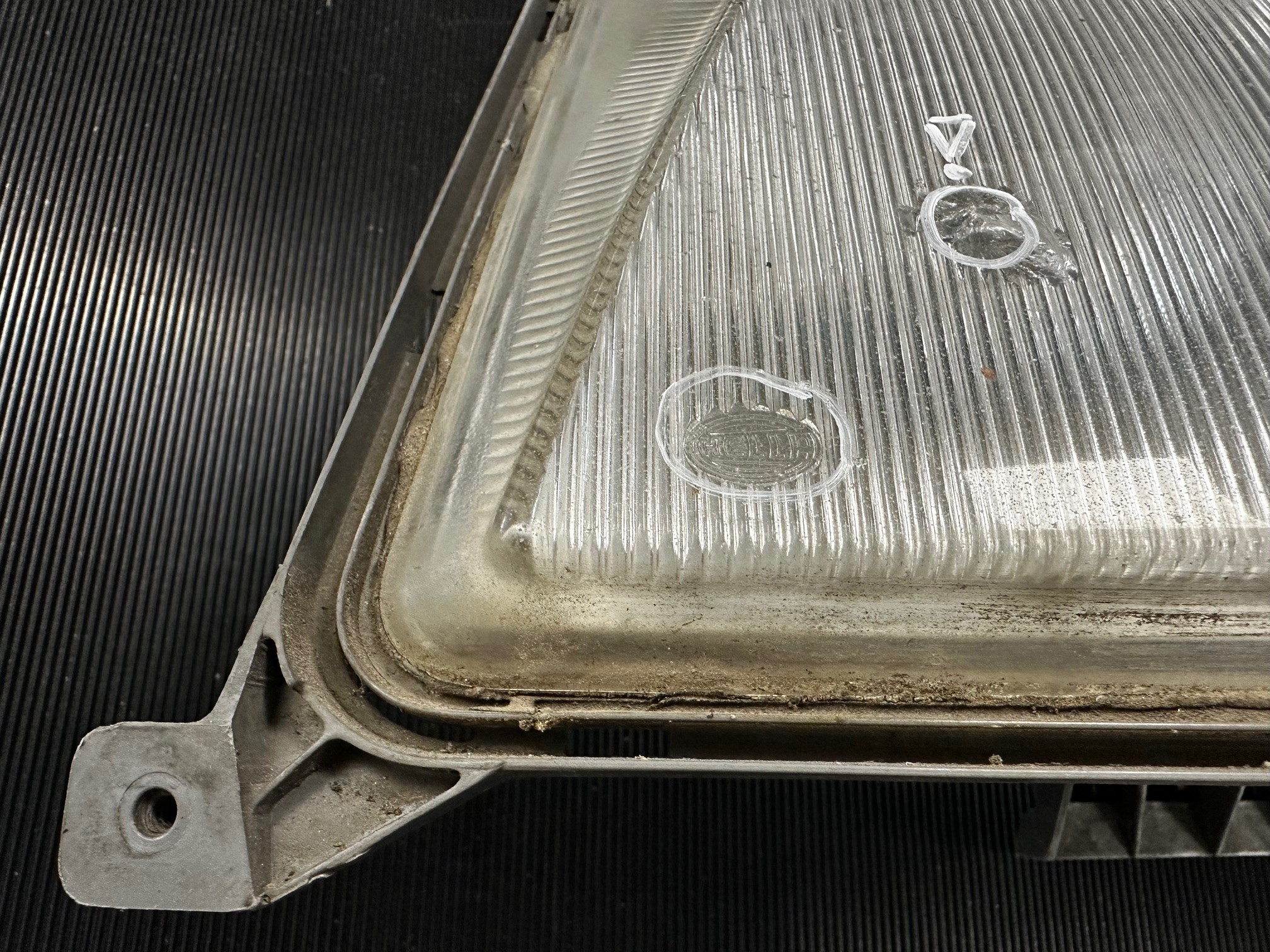 Leuchteinheit links Hella  Mercedes-Benz A124 C124 S124 W124 E-Klasse Cabrio Coupé Limousine T-Modell Kombiwagen Mopf 2 A1248203357 A1248209359 Hella 1EJ007219-051 A1248205566