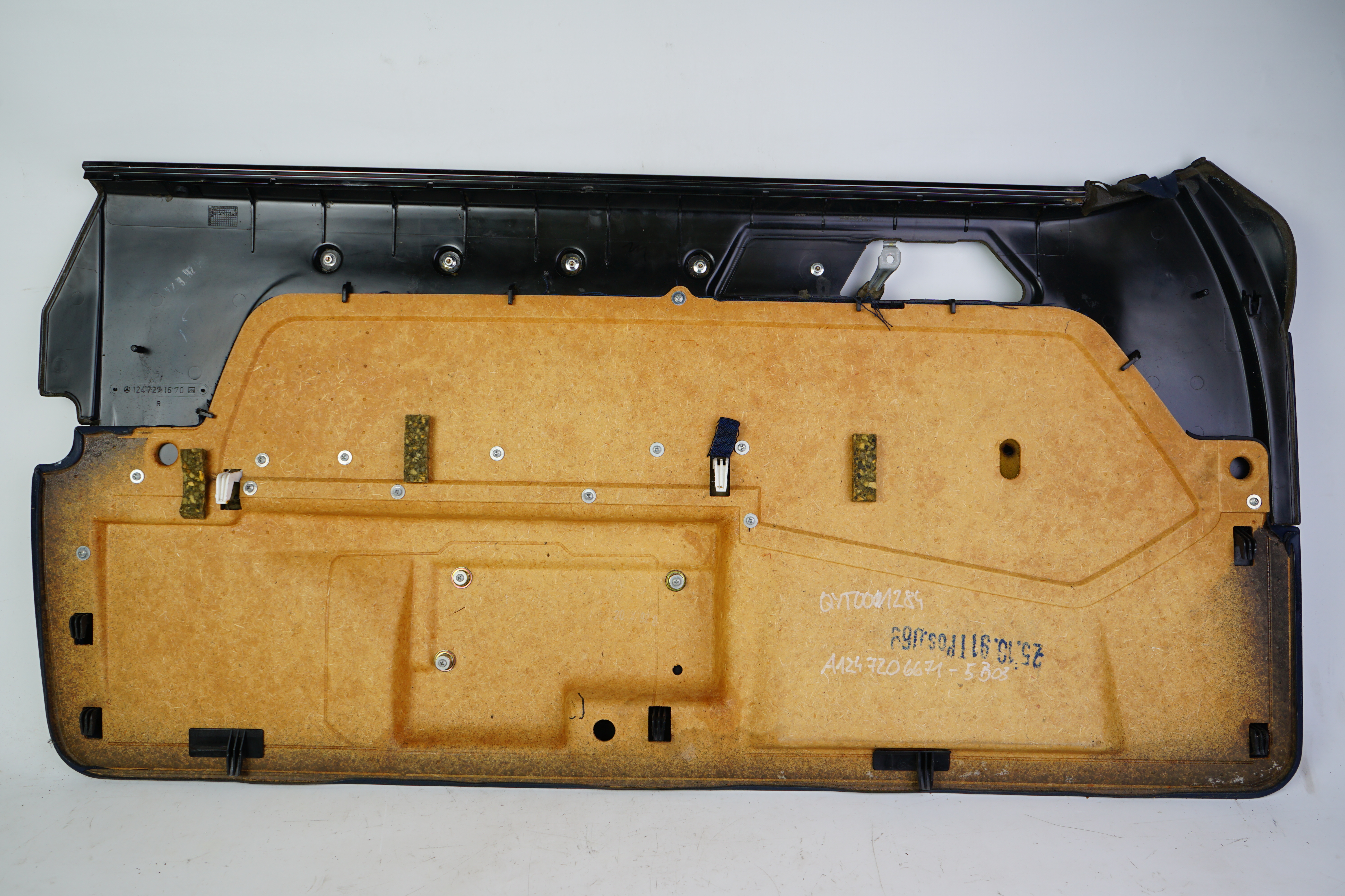 Türverkleidung vorn rechts Stoff blau Mercedes-Benz C124 230CE-300CE 24V E-Klasse Coupé für Fzg.e mit mech. Fensterheber Beifahrertür A1247202674 5086/ A1247206671 5B03/ A1247203472 5A92