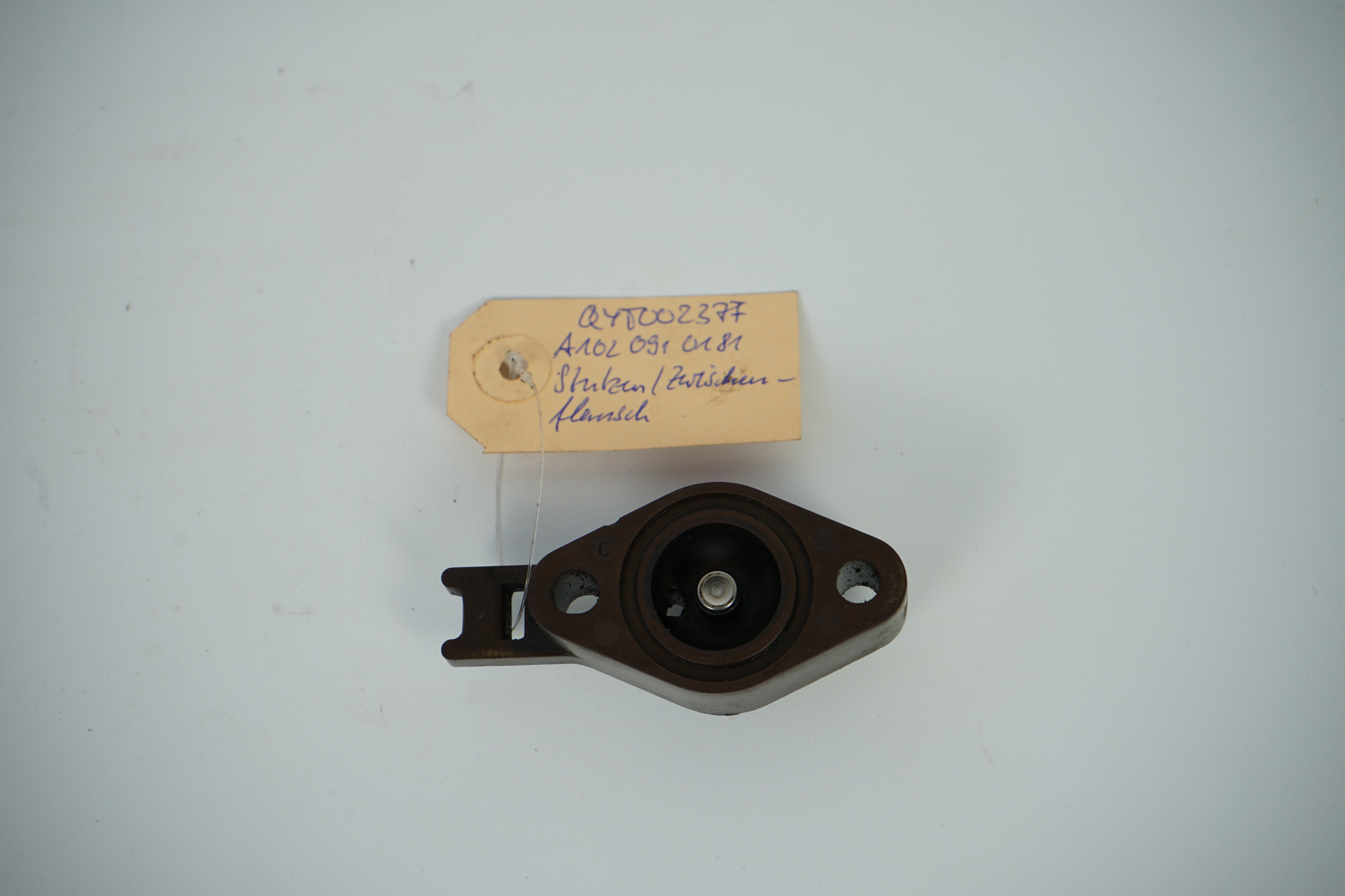 Zwischenflansch Pertinax Mercedes-Benz Motor M102.922/ M102.924/ M102.945/ M102.946 W124 200 W201 190 2.0 Flansch Kraftstoffpumpe Vergaser 190 2.0 A1020910181 A1020900144 A1020900244 A1020900444