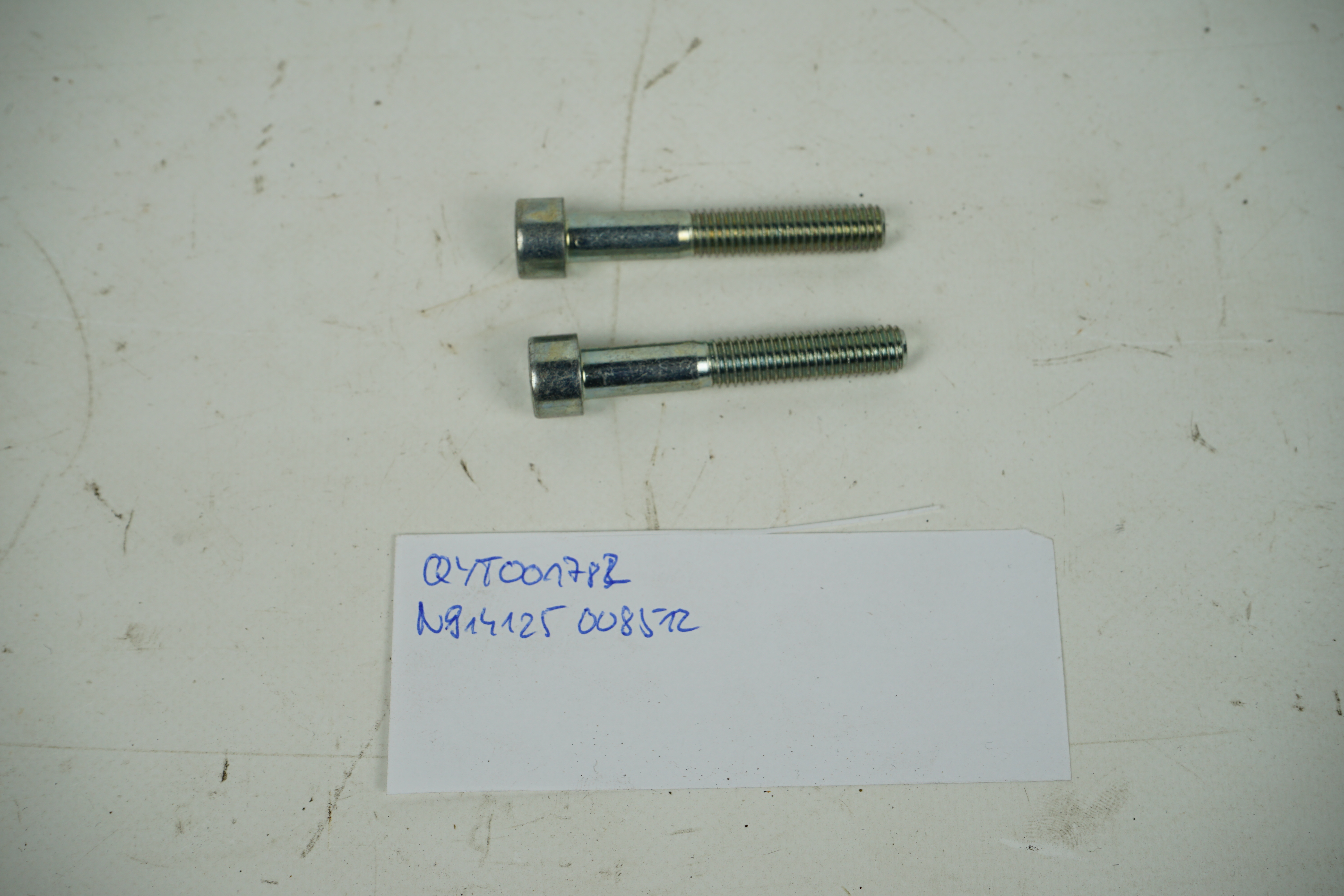 Schraube Ölfiltergehäuse nos Mercedes-Benz M100 M102 M110 M605 Ölfiter an Kurbelgehäuse N914125008512 N914125008509 N914034008002