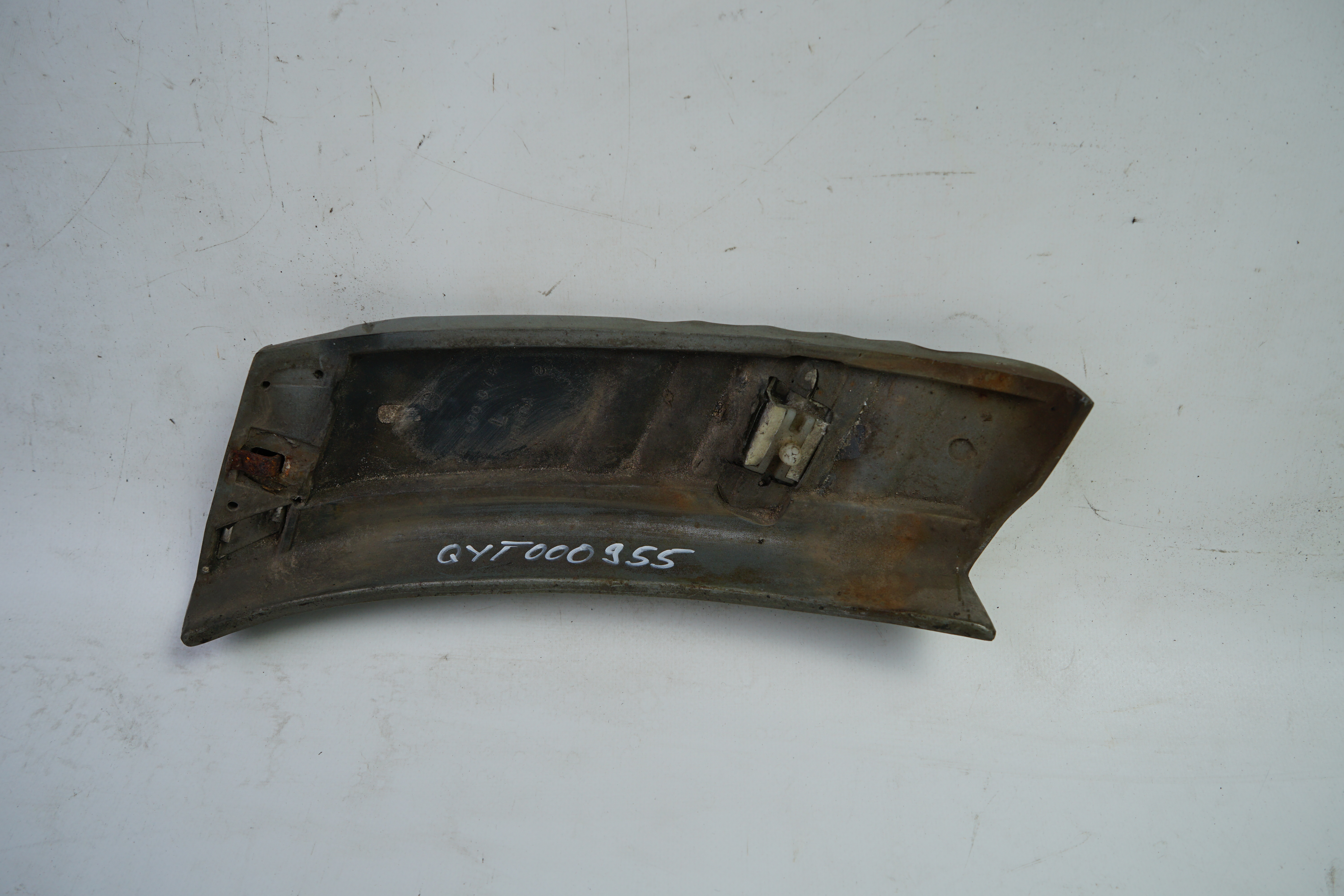 Verkleidung hinten links Sacco-Brett Mercedes-Benz W126 S-Klasse 1.Serie 280S-500SEL Verkleidung Radlauf fahrerseitig A1266900740 A1266902740 A1266908540 7175 mattgrau A1266980780