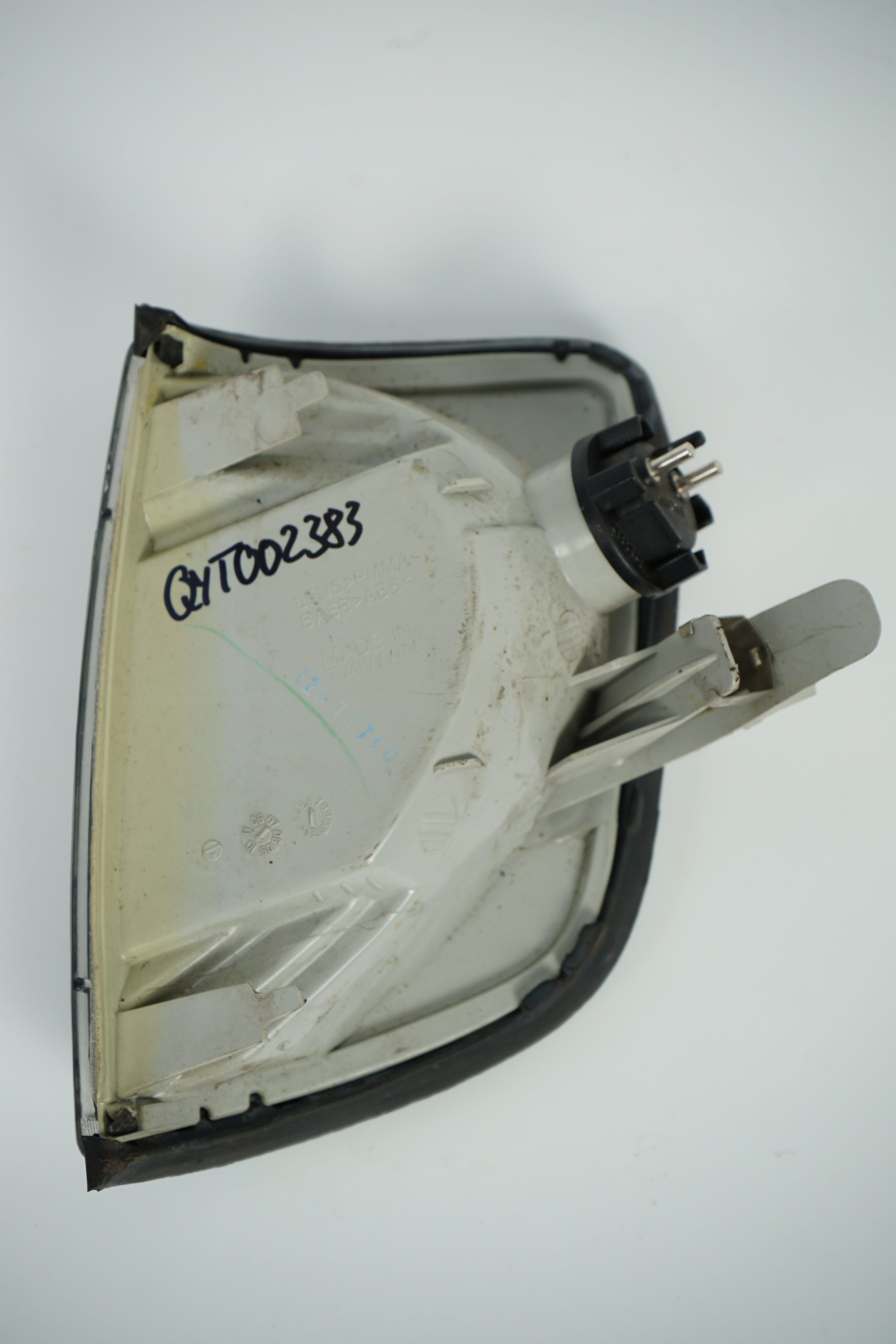 Blinkleuchte rechts rauchgrau TYC Mercedes-Benz A124 C124 S124 W124 Blinker rechts smoke  18-3289-97-2  EAN 8717475002515