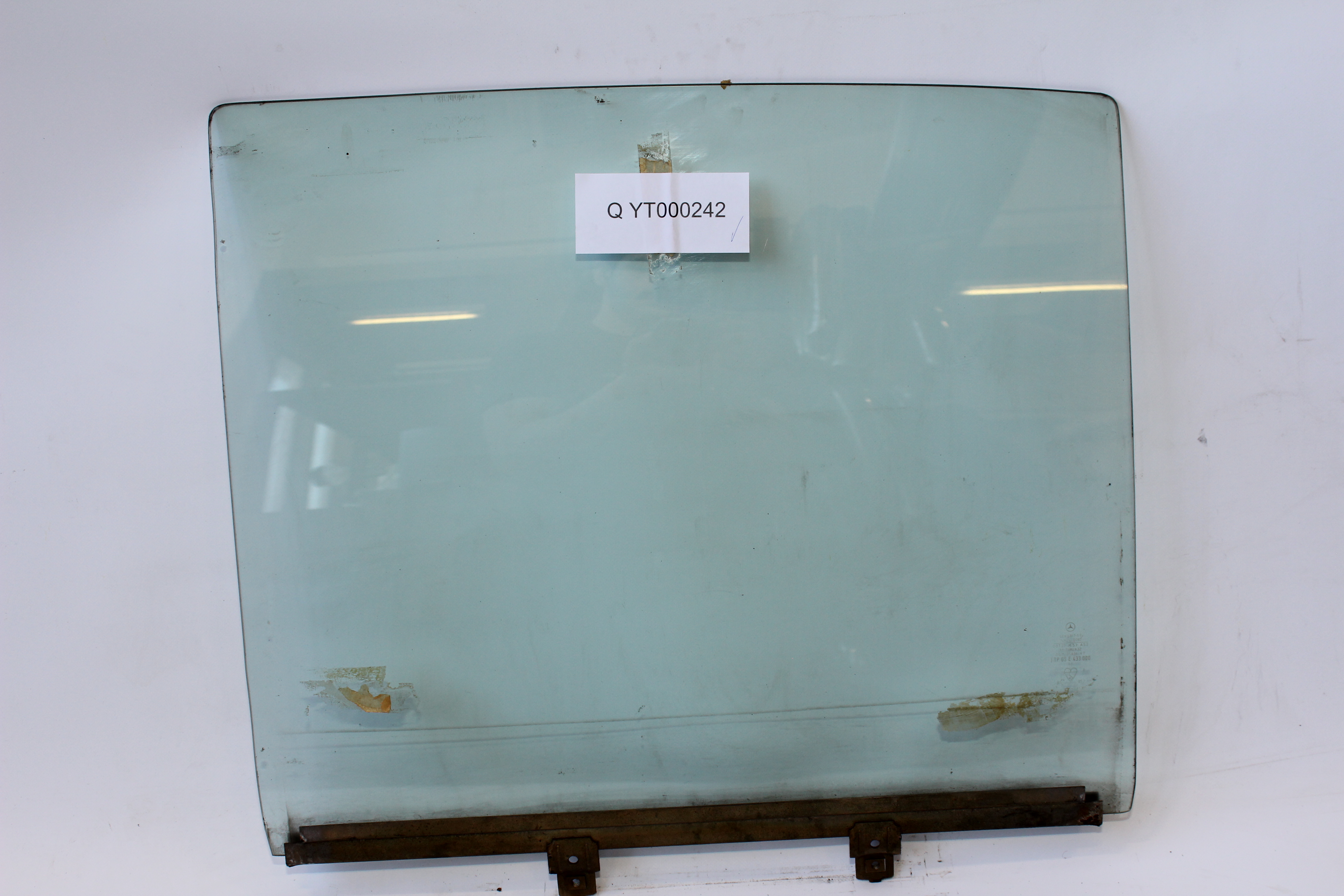 Kurbelfenster grün Tür hinten links Mercedes-Benz W123 Limousine Seitenscheibe Colorverglasung Fahrerseite Fondtür links A1237300318  A1237301118