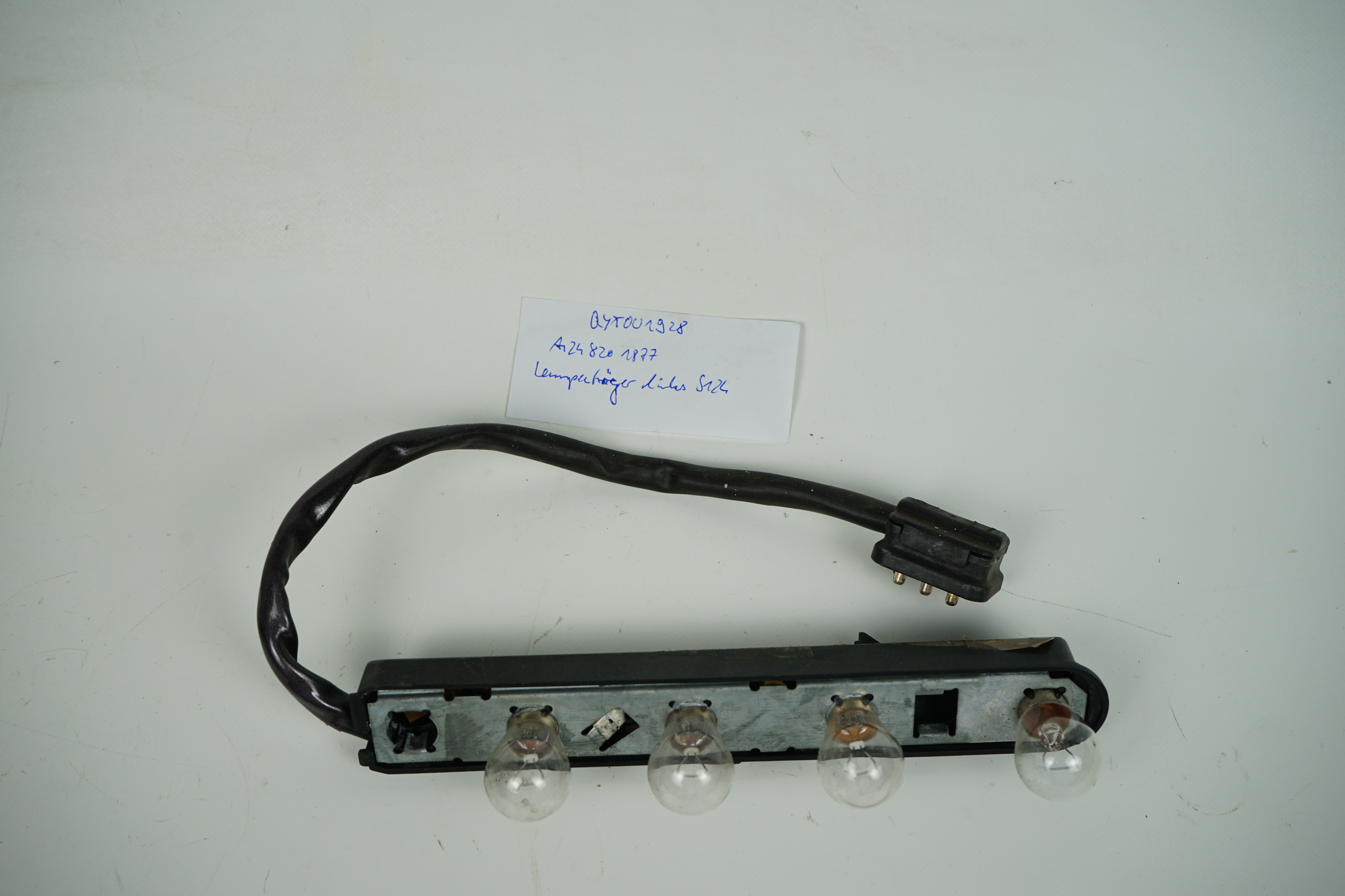 Lampenträger links Mercedes-Benz S124 Kombi T-Modell W124 Limousine Scheinwerfer links Linkslenker mit 6-poligem Anschluss A1248201577 A1248201777