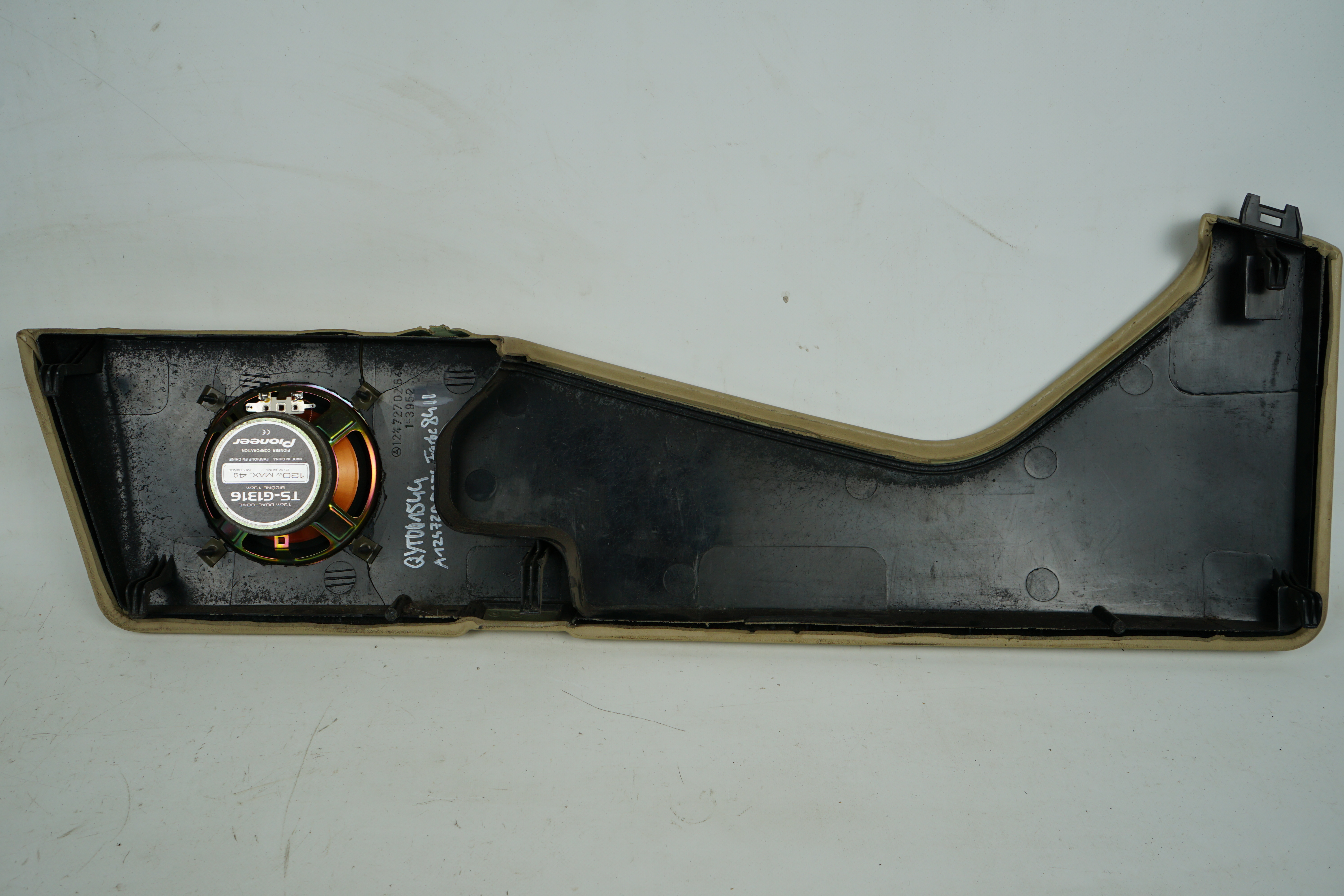 Tasche Fahrertür creme Mercedes-Benz W124 Türpanel rechts bei MB-TEX und Leder beige A1247200274 8411