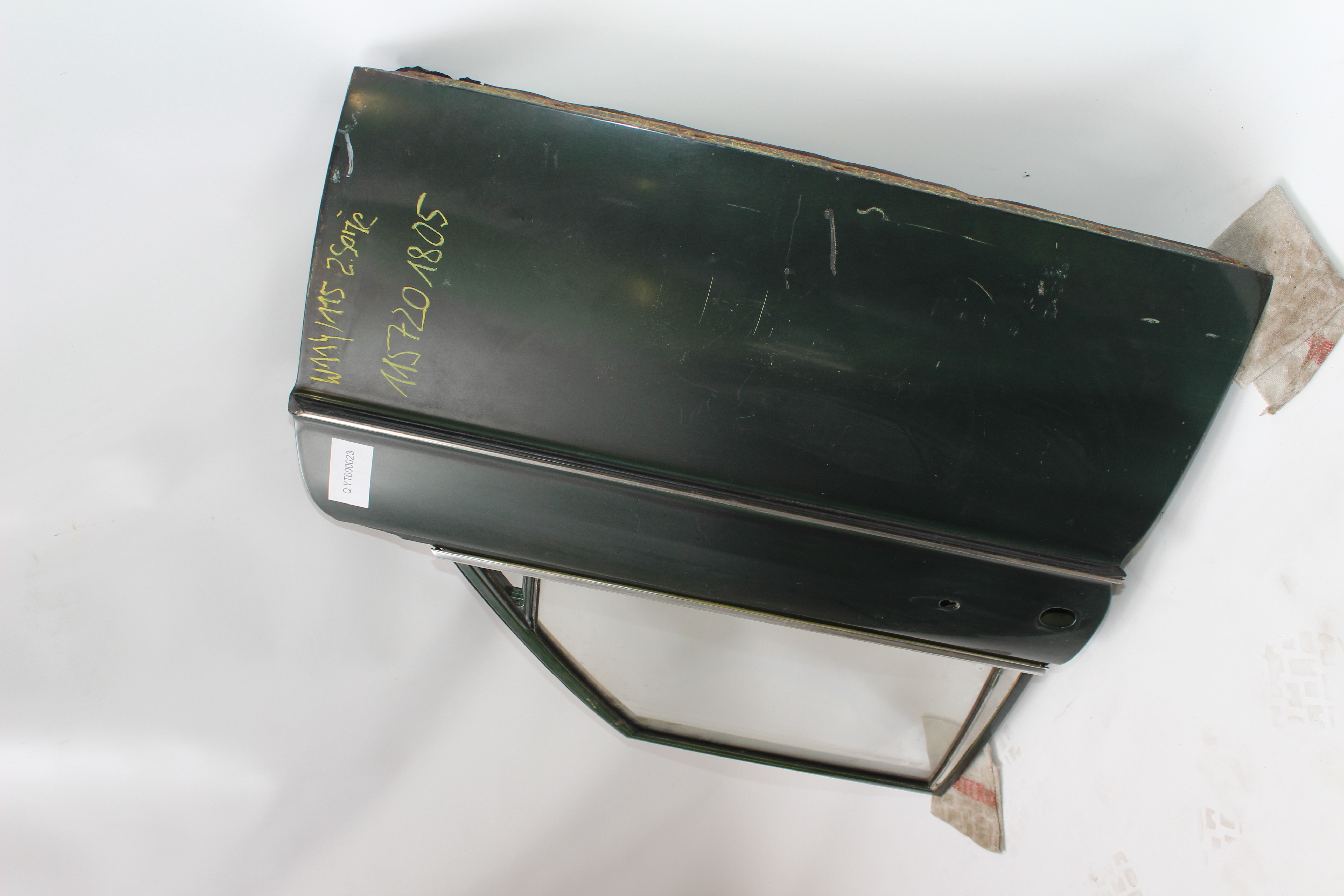 Fondtür rechts Mercedes-Benz W114 W115 /8 Strich acht Hintertür Beifahrerseite Verglasung klar grünmetallic A1157301205  