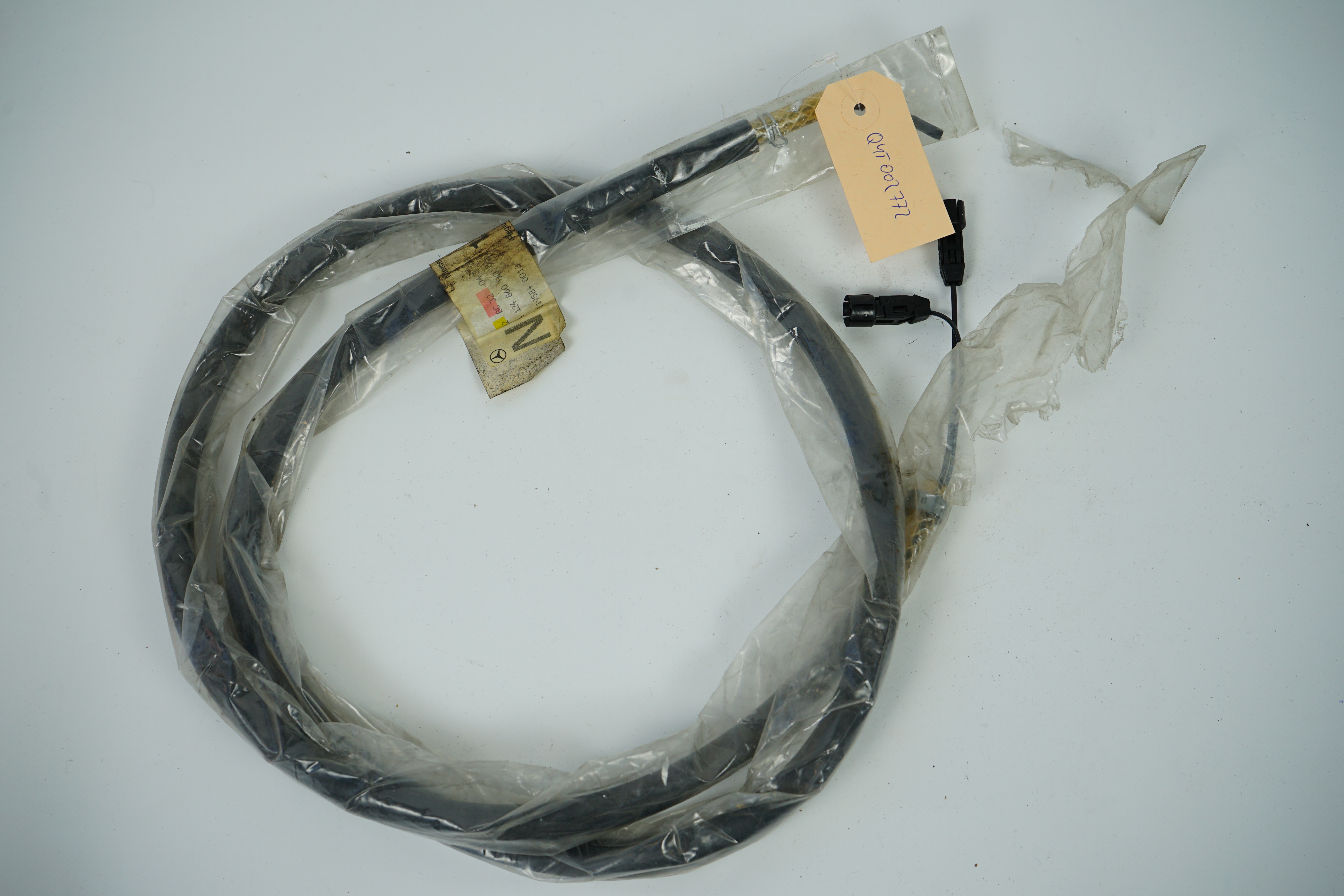 Schlauch Neu! Mercedes-Benz A124 C124 S124 W124 R129 Schlauch für Pumpe zum Rückschlagventil Scheibenwischanlage A1298600092 A1248600092