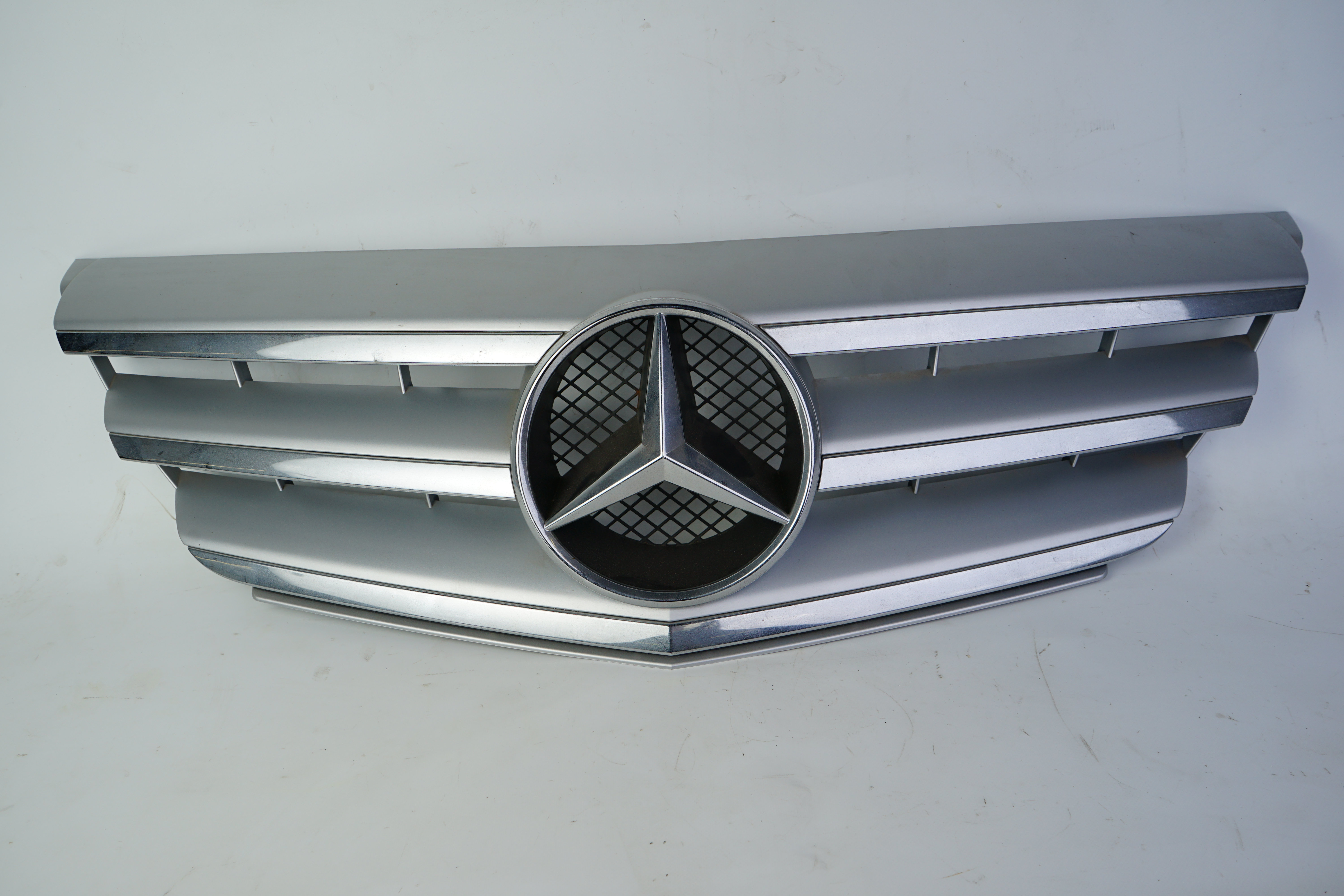 Mercedes-Benz W169 A-Klasse Mopf Grill Kühlergrill Silber mit Stern A1698800983 9744