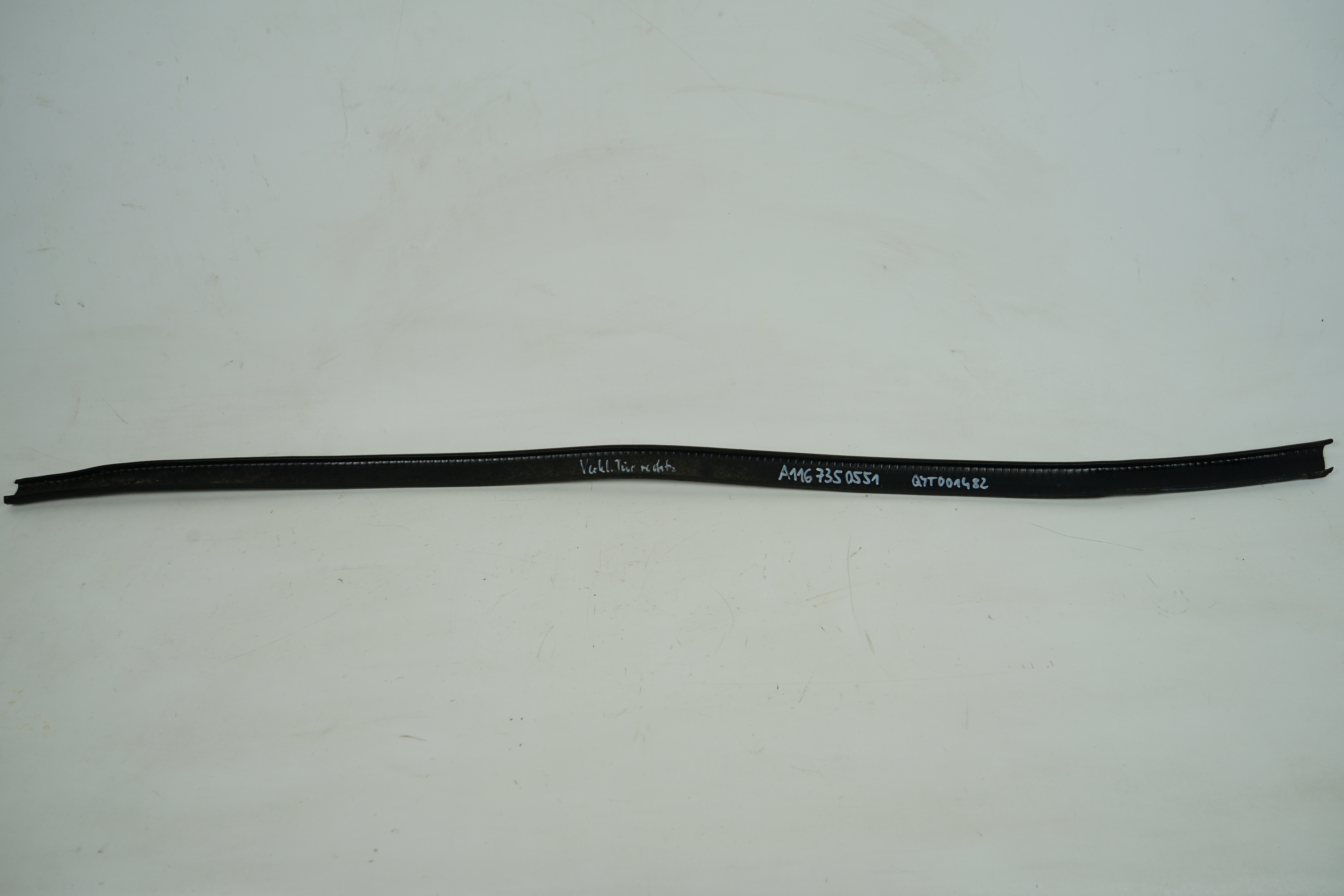 Verkleidung schwarz Kederleiste oben Mercedes-Benz W116 S-Klasse Limousine vorn oben rechts Beifahrertür A1167350551 9000 A1167250451 9007