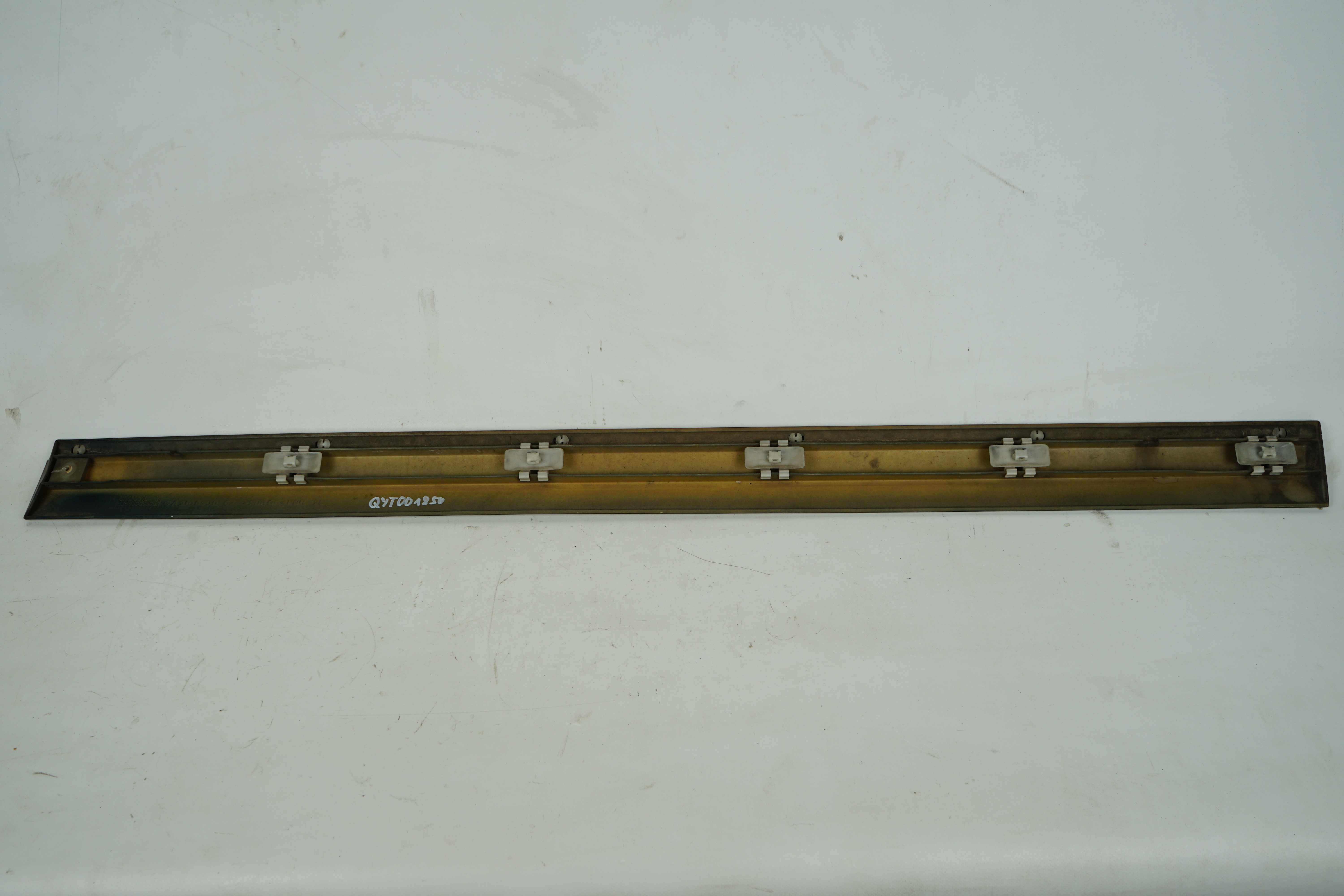 Leiste Fahrertür links Mitte Mercedes-Benz S210 T-Modell W210 Limousine E200-E55T E300TDT 1.Serie smaragdschwarz Avantgarde AMG Fahrerseite A2106900362 9189