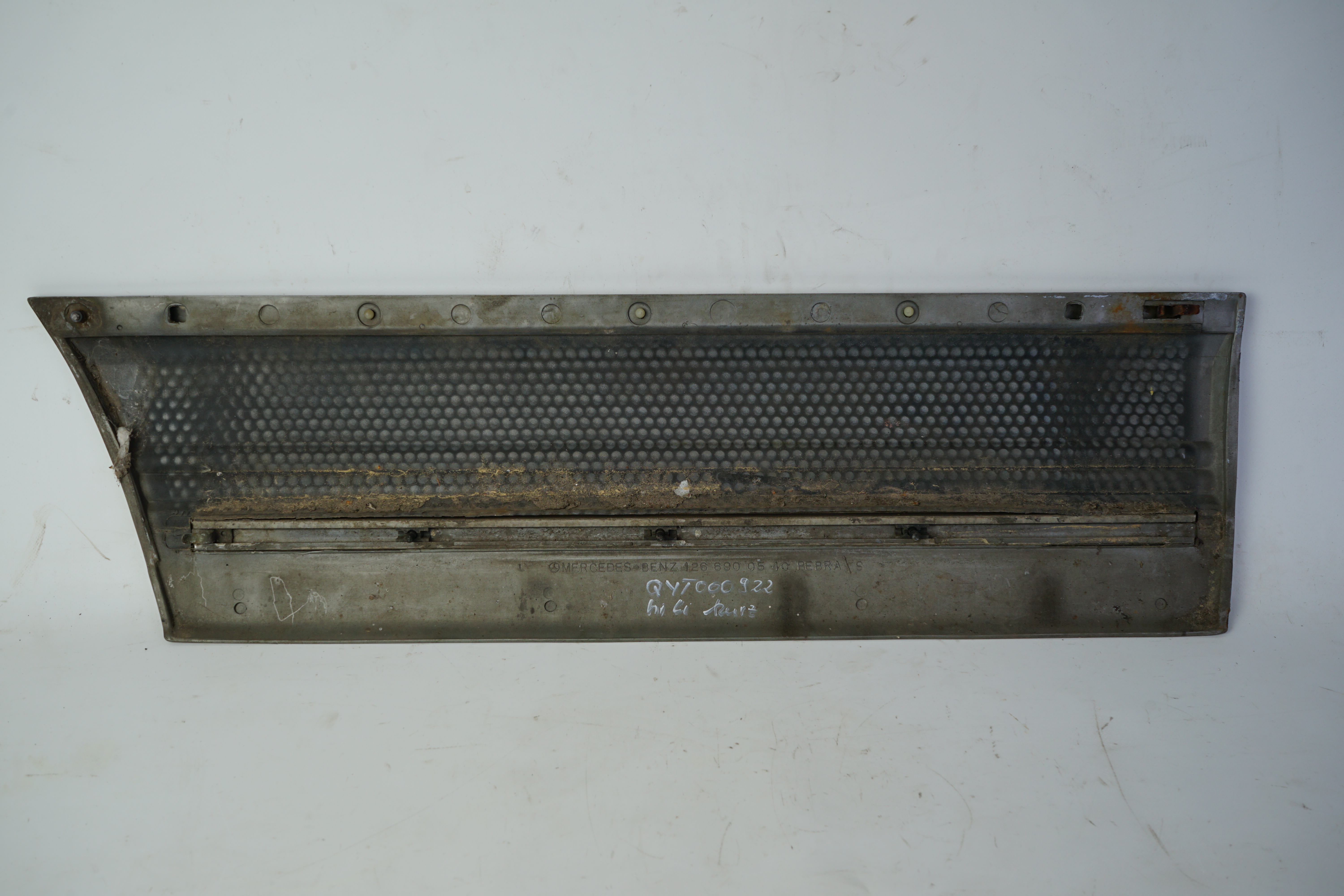 Verkleidung vorn links Sacco-Brett W126 1.Serie Fahrertür links A1266900340 incl.Zierstab A1266980380 7175 mattgrau normale Gebrauchsspuren/ Kratzer