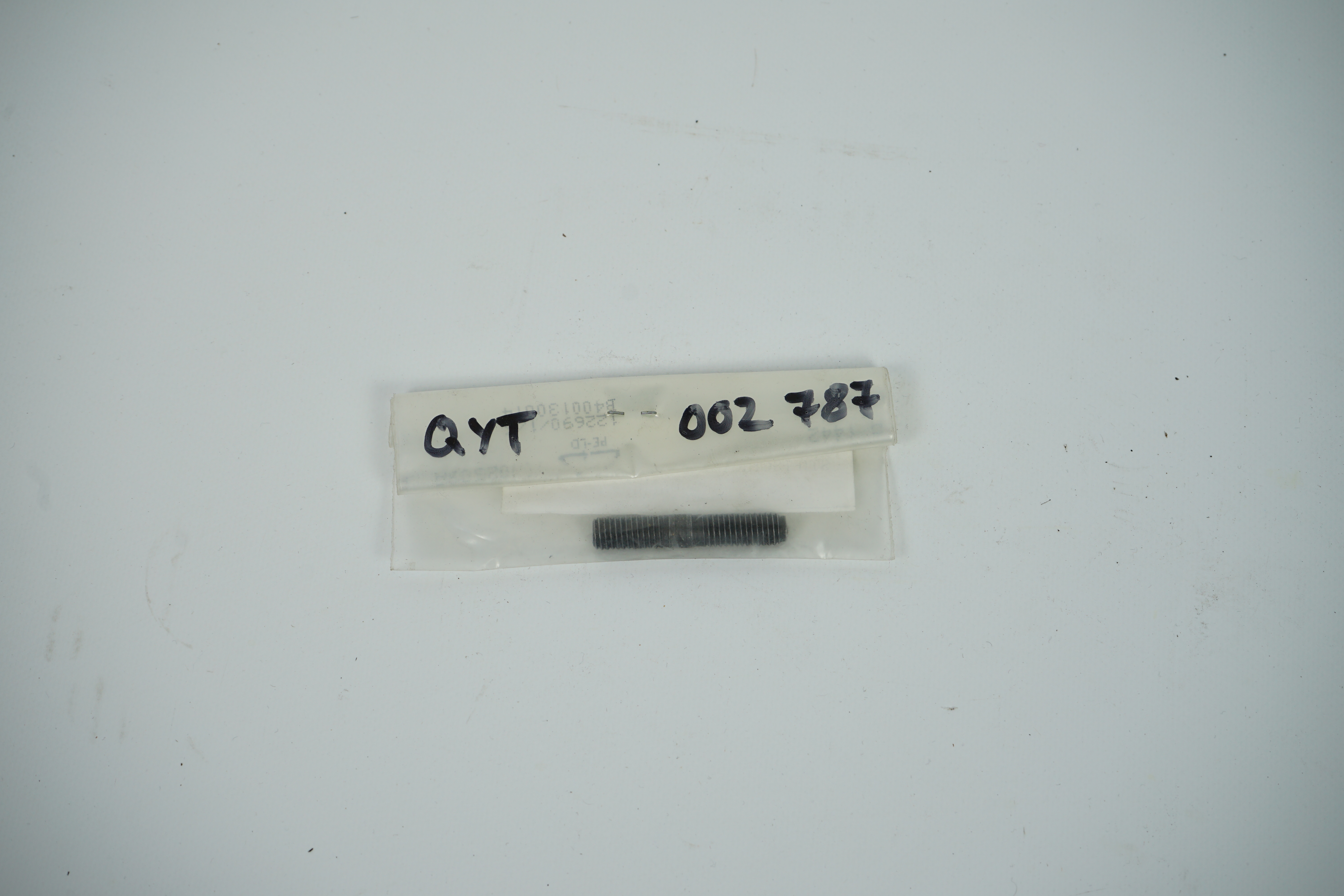 Stiftschraube Mercedes-Benz für Motor M606 Stiftschraube Auspuffkrümmer an Zylinderkopf A6069900205