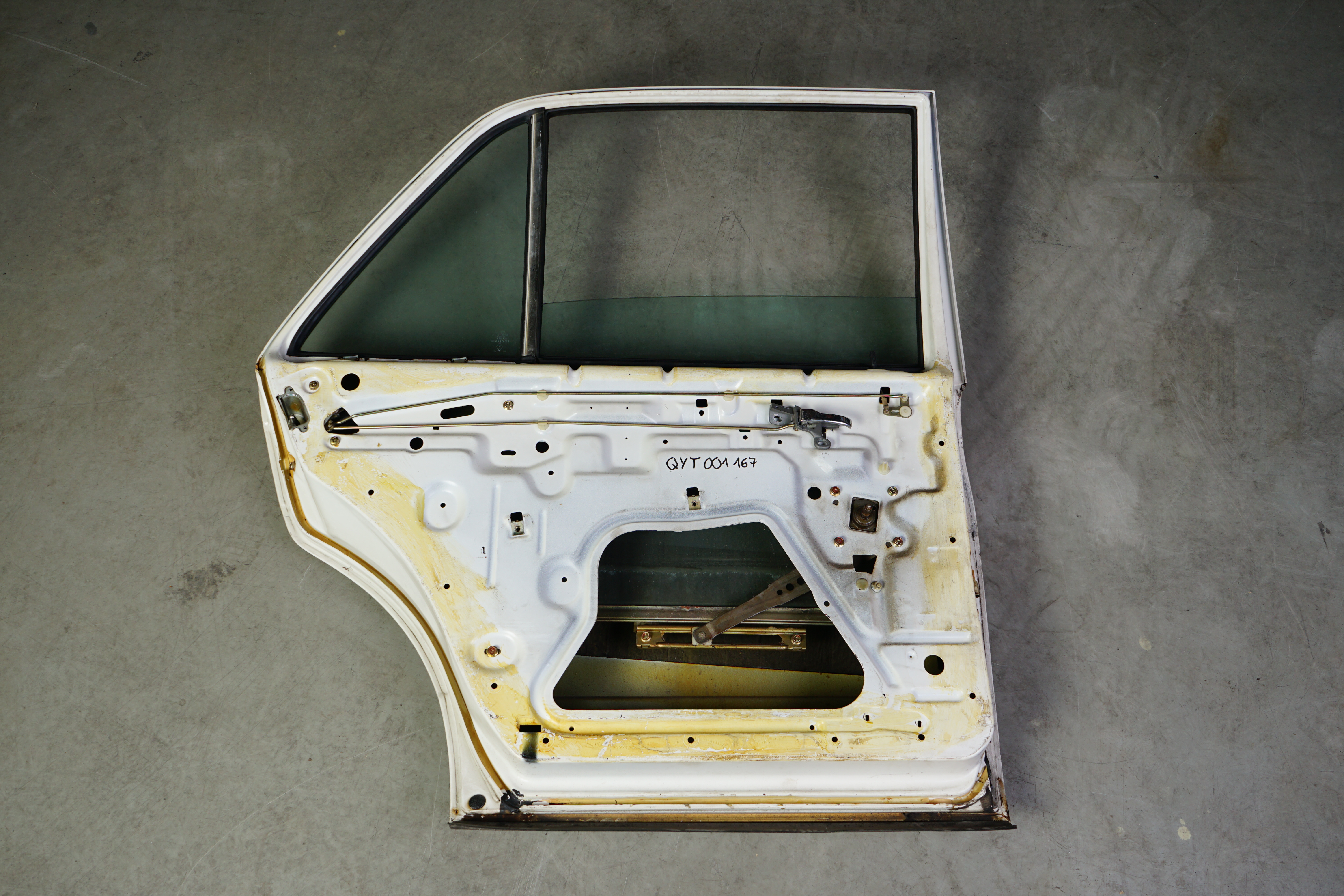 Fondtür hinten links komplett W123 Limousine Colorverglasung Fahrerseite hinten links A1237300505 A1237300705