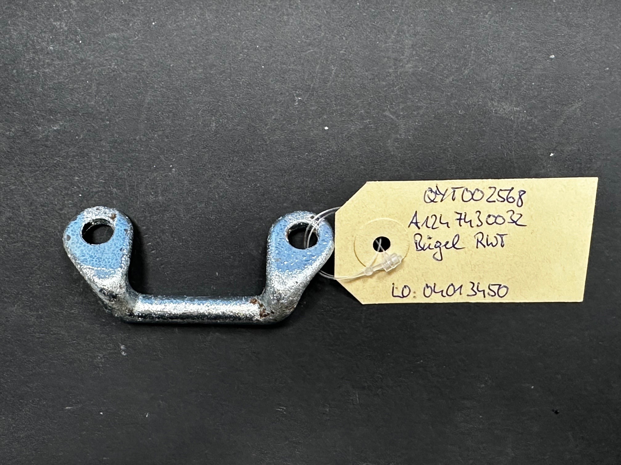 Bügel Mercedes-Benz S124 Kombiwagen/ T-Modell Schießbügel Schließöse Schloss an Rückwandtür A1247430032