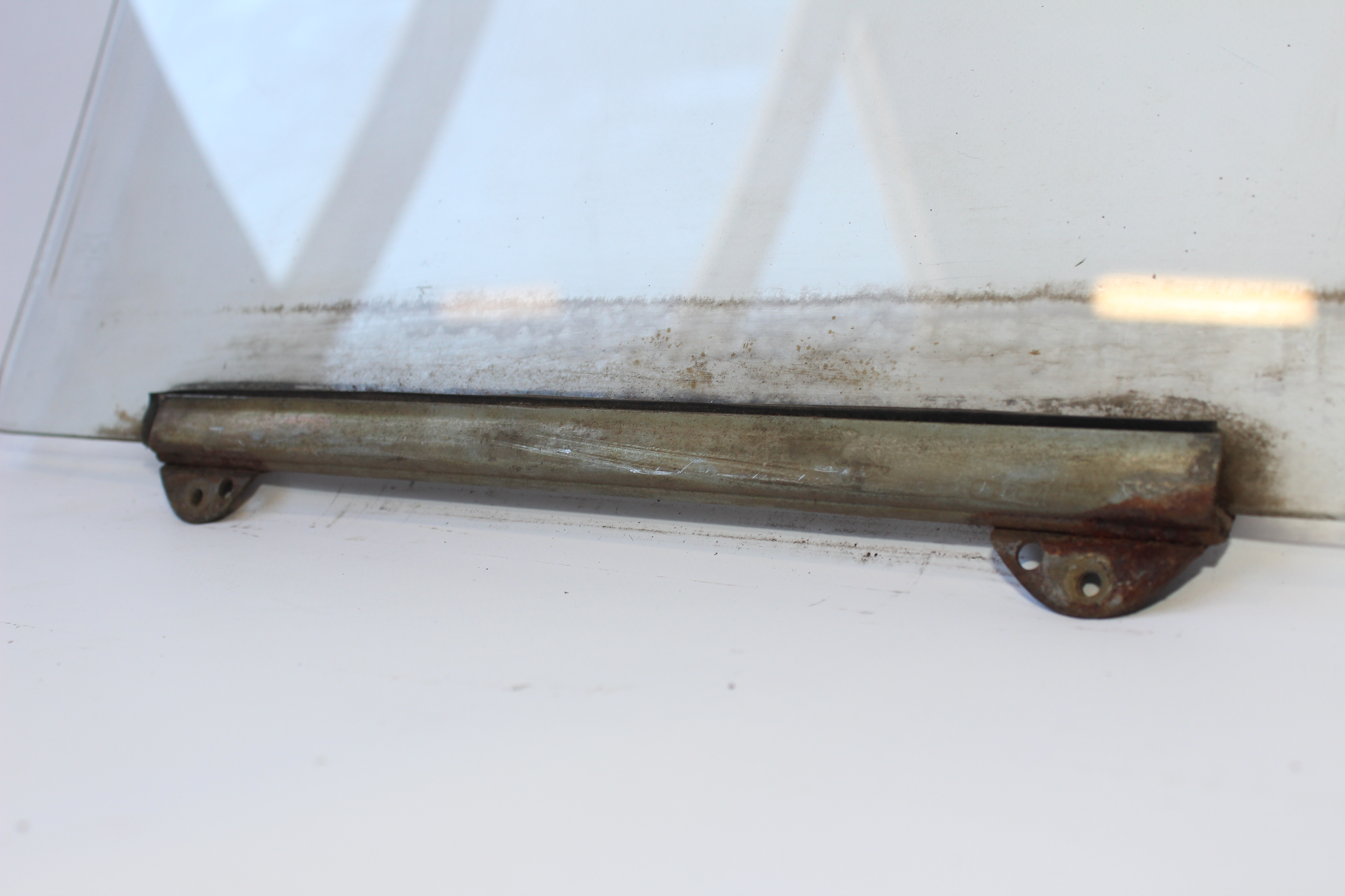 Kurbelfenster klar Tür hinten links W114 W115 Strich acht /8 Tür hinten Seitenscheibe Fondtür links A1157301518 A1157350510