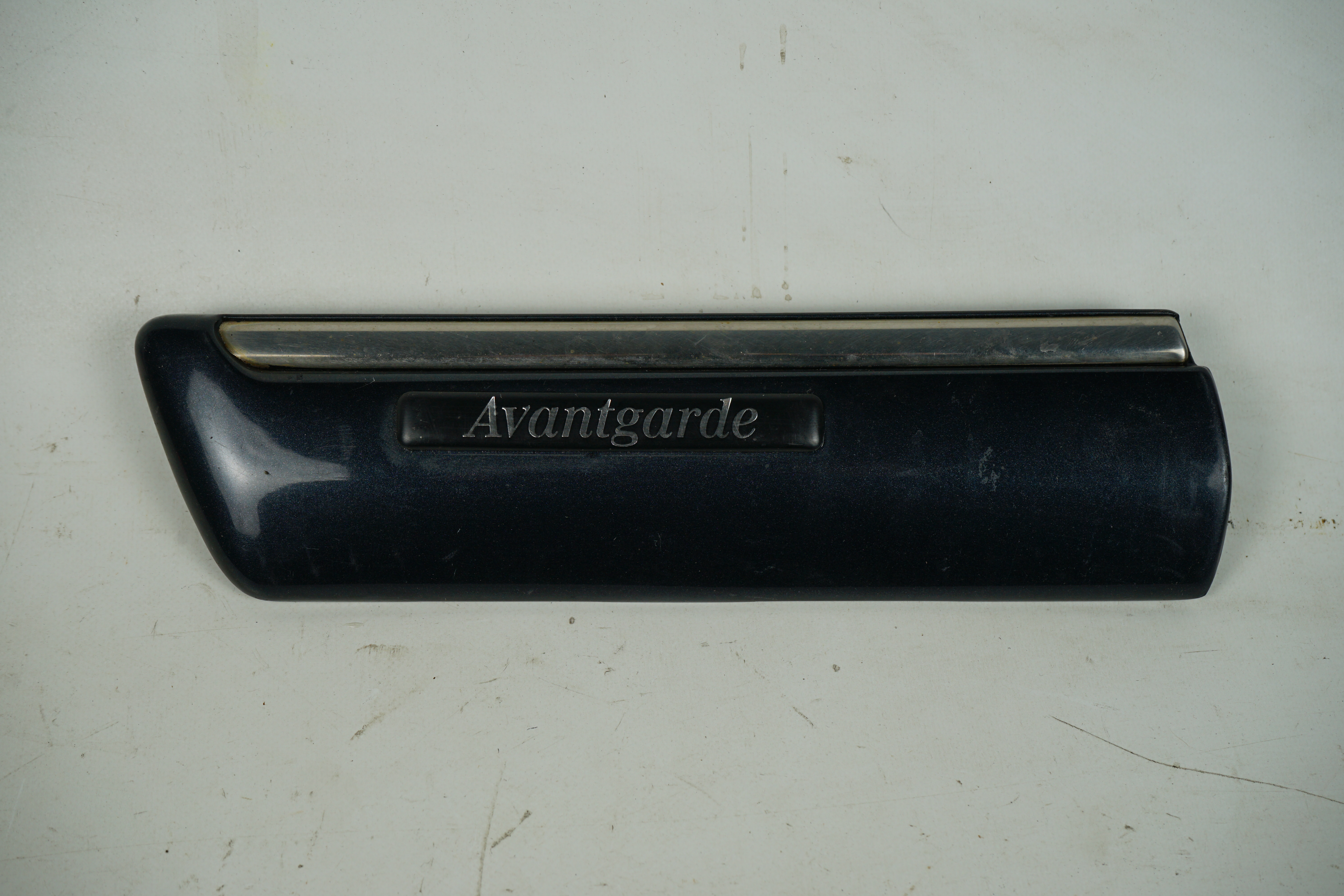 Leiste Kotflügel vorn links AVANTGARDE smaragdschwarz Mercedes-Benz S210 T-Modell W210 Limousine 1.Serie Schutzleiste Fahrerseite A2106901562 9189