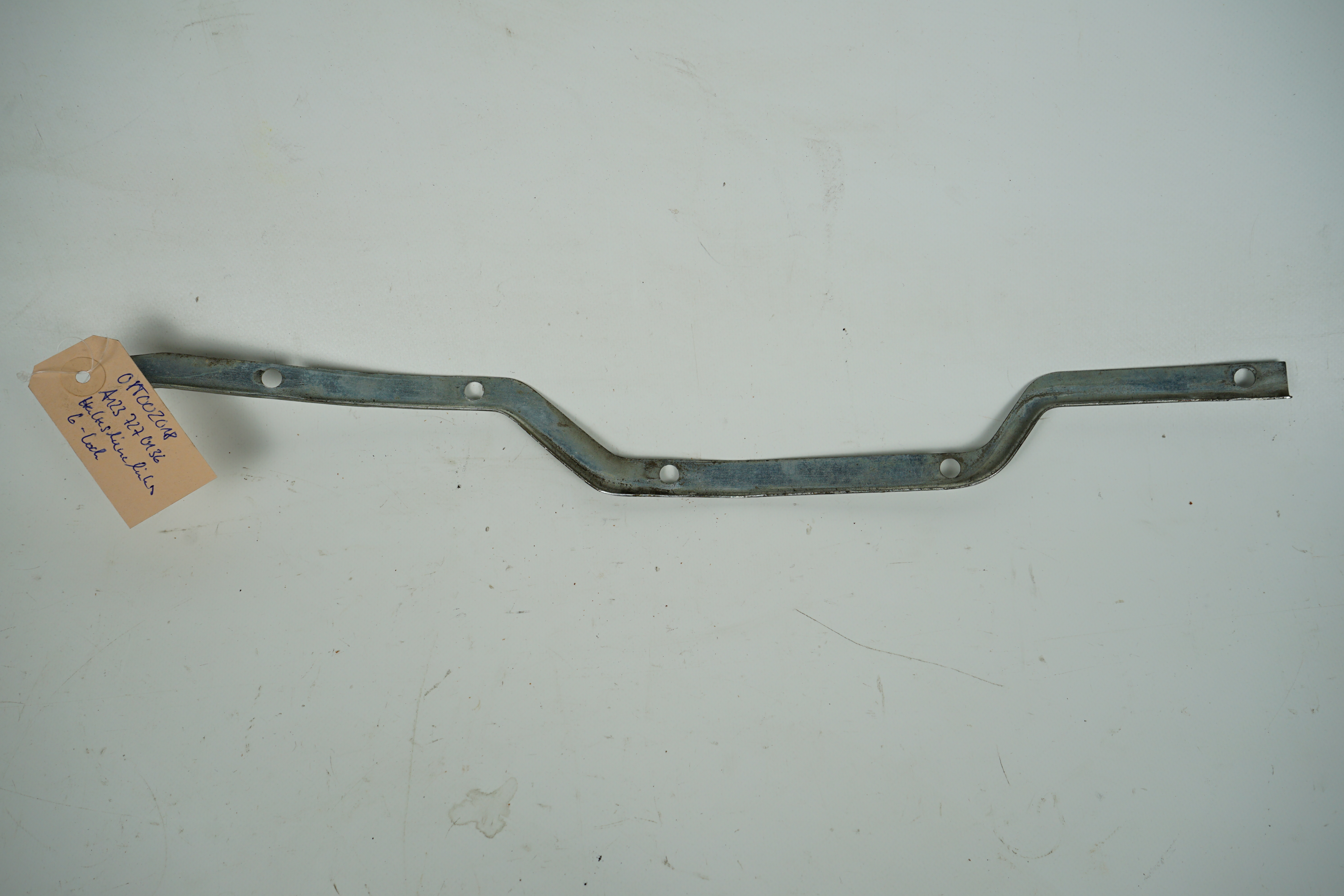 Halteschiene an Abdichtrahmen links Mercedes-Benz C123 Coupé S123 Kombi T-Modell W123 Limousine Halteschiene Türdichtung links 6-loch A1237270136