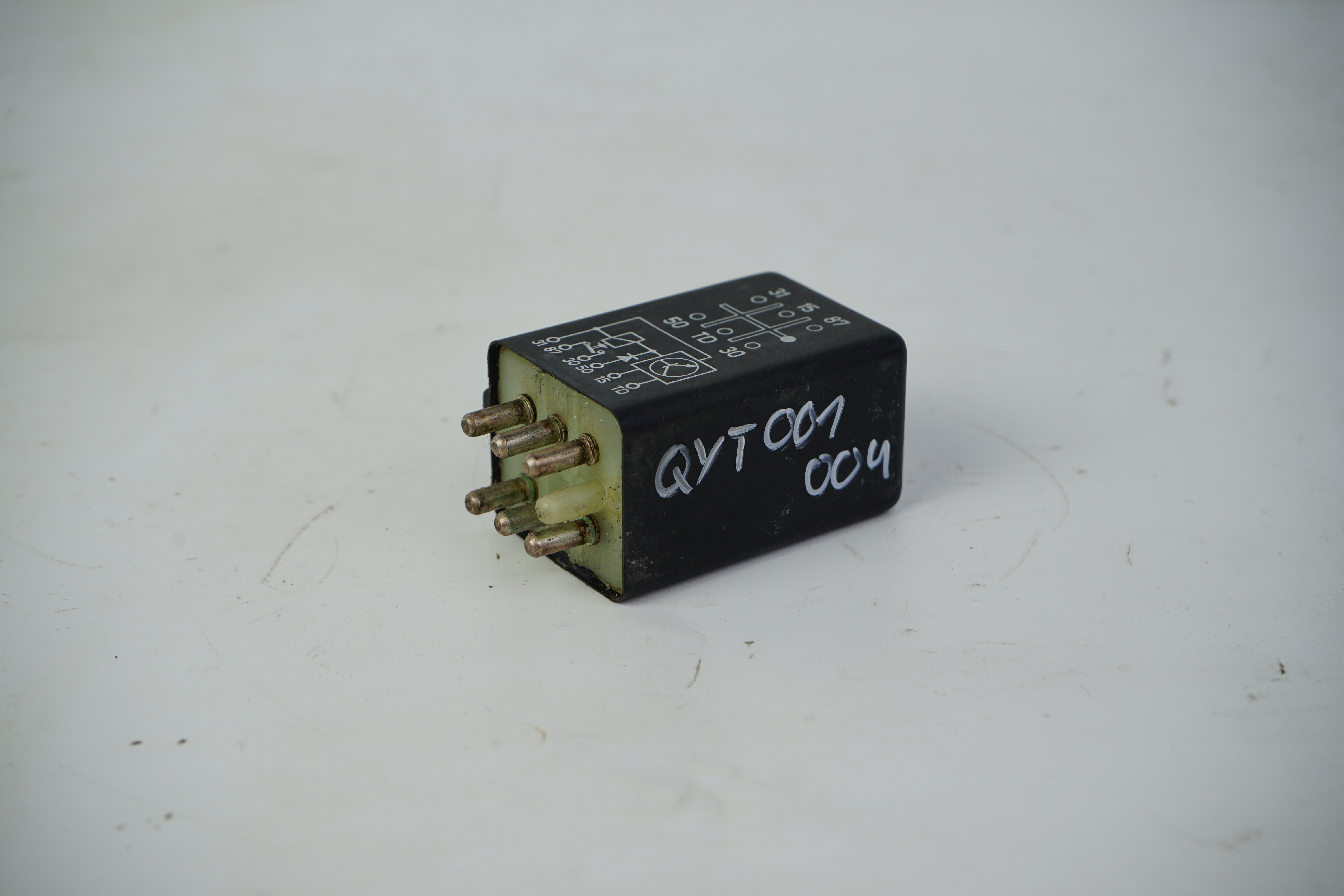 Kraftstoffpumpenrelais C107 R107 C126 W126 Benzinpumpenrelais A0015450405 A0015451605