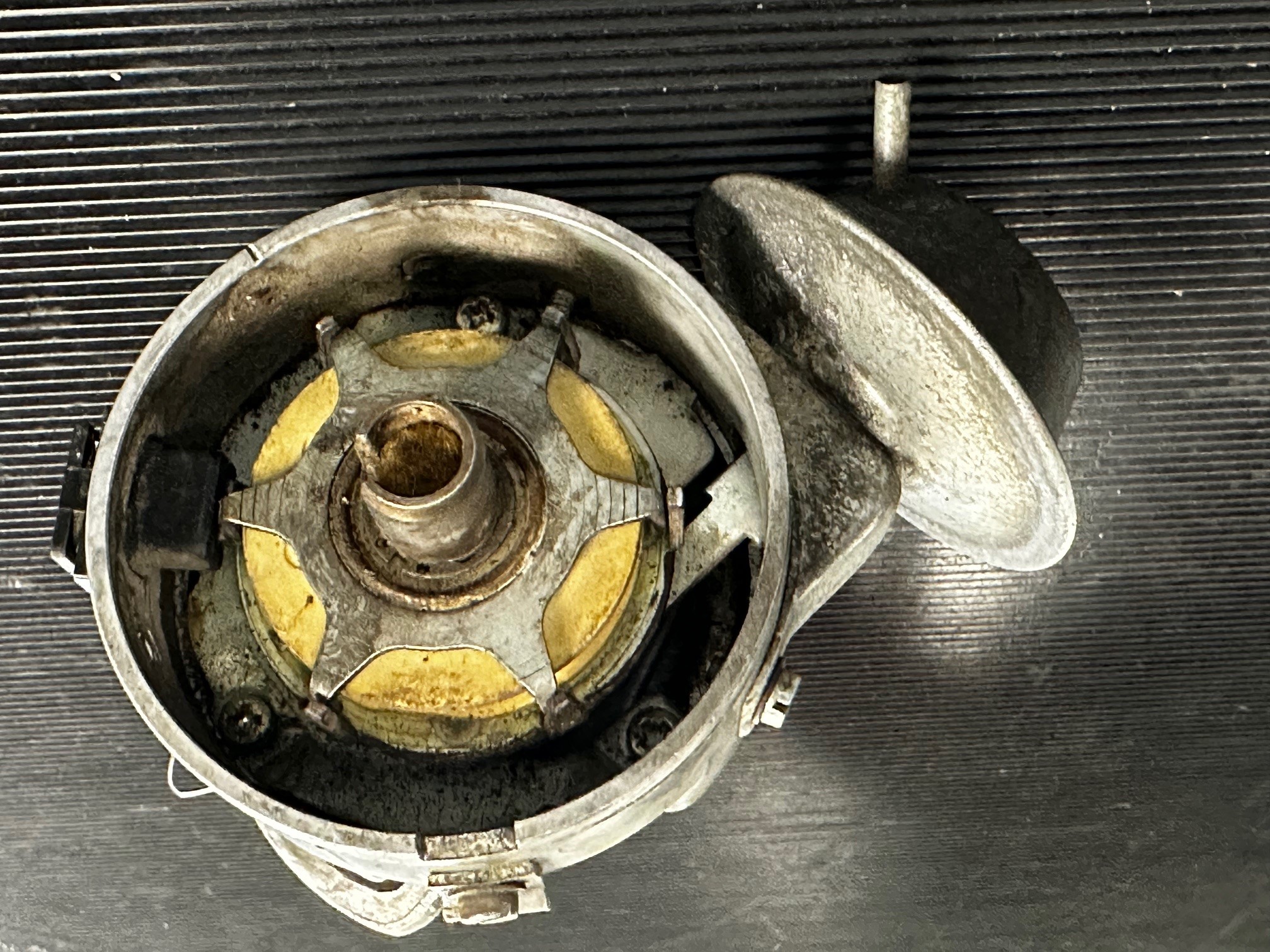 Zündverteiler Bosch ZV0022 Mercedes-Benz M110.994 M110.990 M110.989 M110.988 280 E S SE SEL SL SLC Sechszylinder Zündverteiler mit Unterdruckdose A0031580901 Bosch 0237306045 UDD A0001586318 