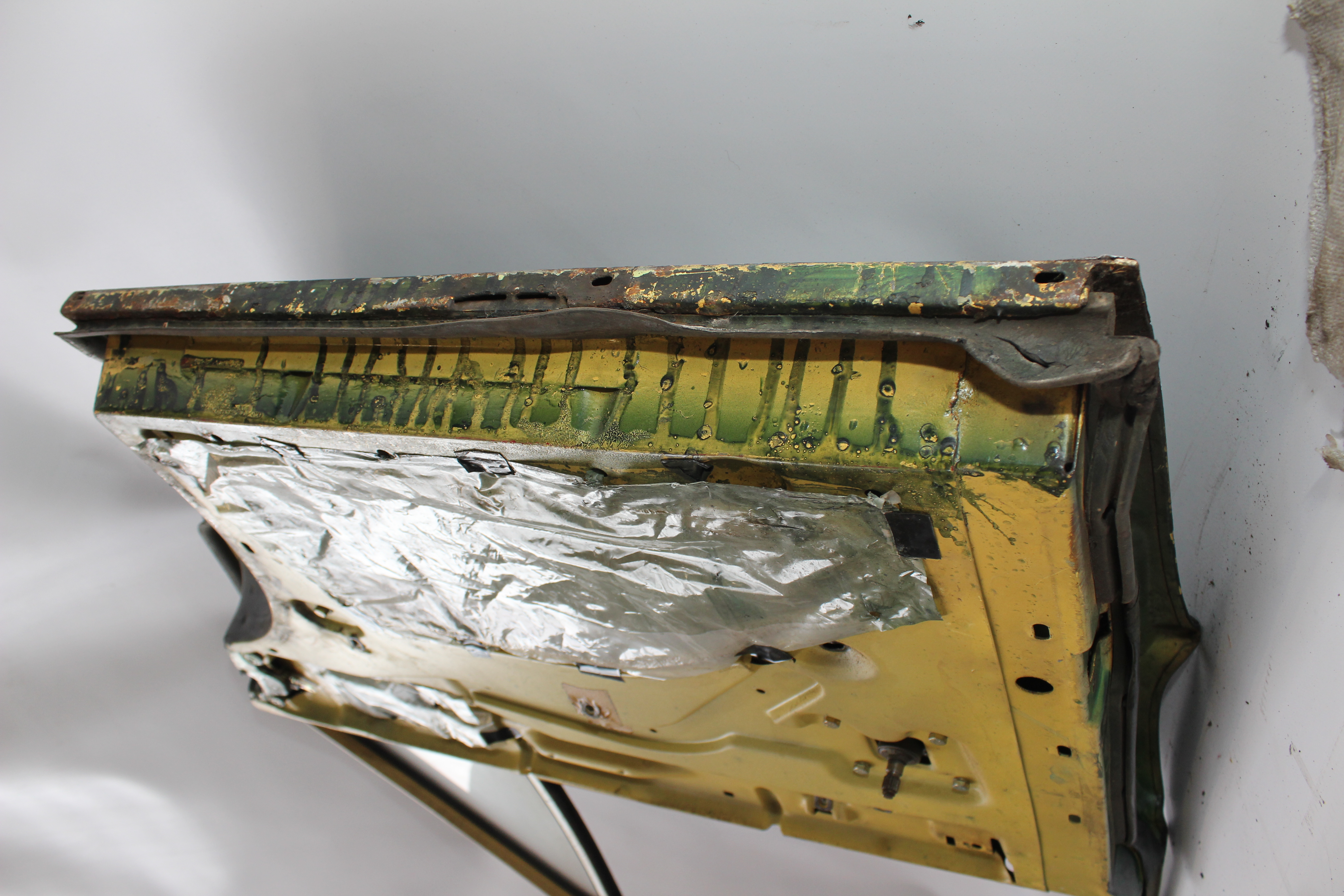 Fondtür rechts Mercedes-Benz W114 115 /8 Strich acht Tür hinten rechts Verglasung klar grünmetallic A1157301205 