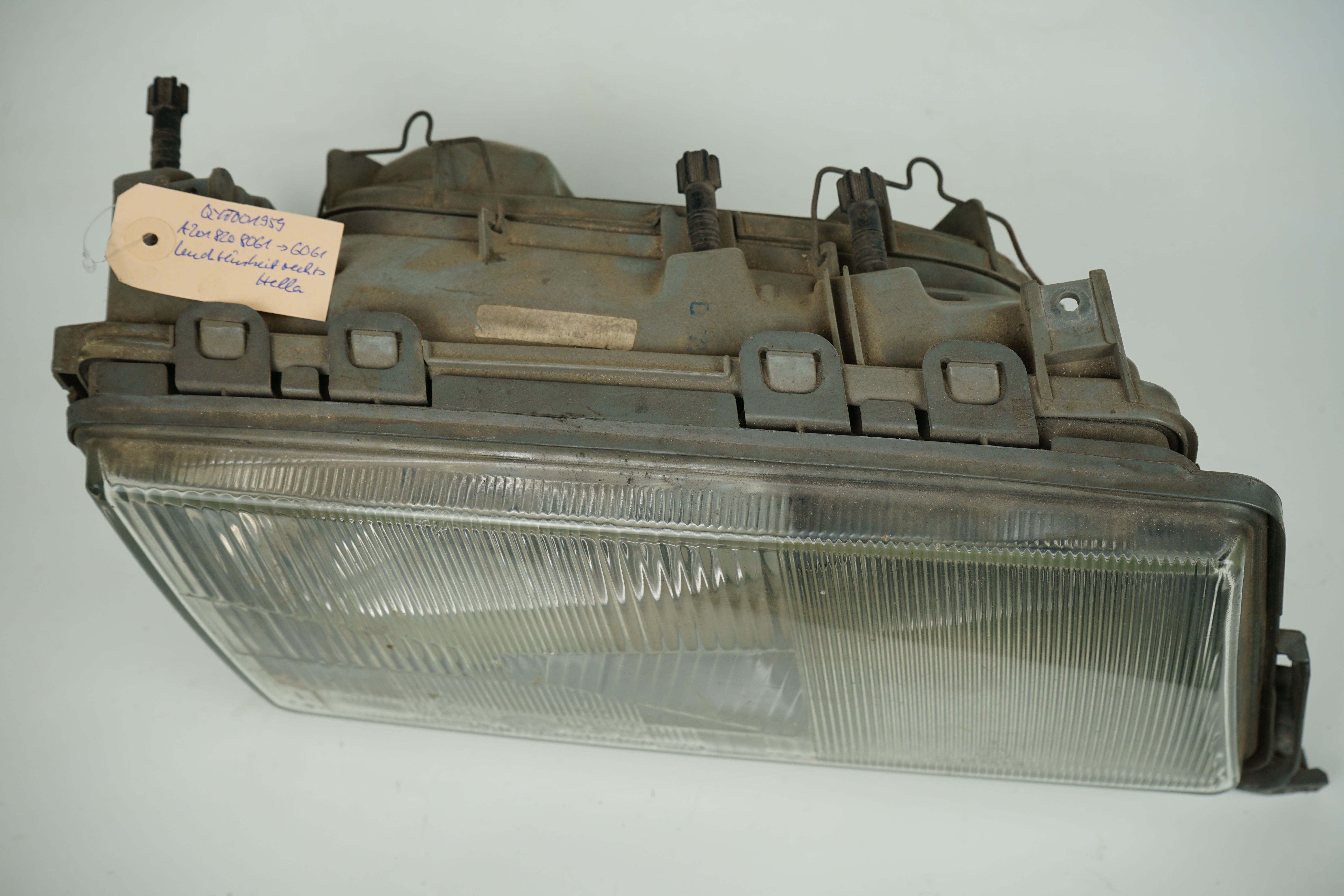 Leuchteinheit rechts Mercedes-Benz W201 190 190D 190E Limousine  Hauptscheinwerfer mit Leuchtweitenregulierung Beifahrerseite Hella A2018202661 A2018208061 A2018206061