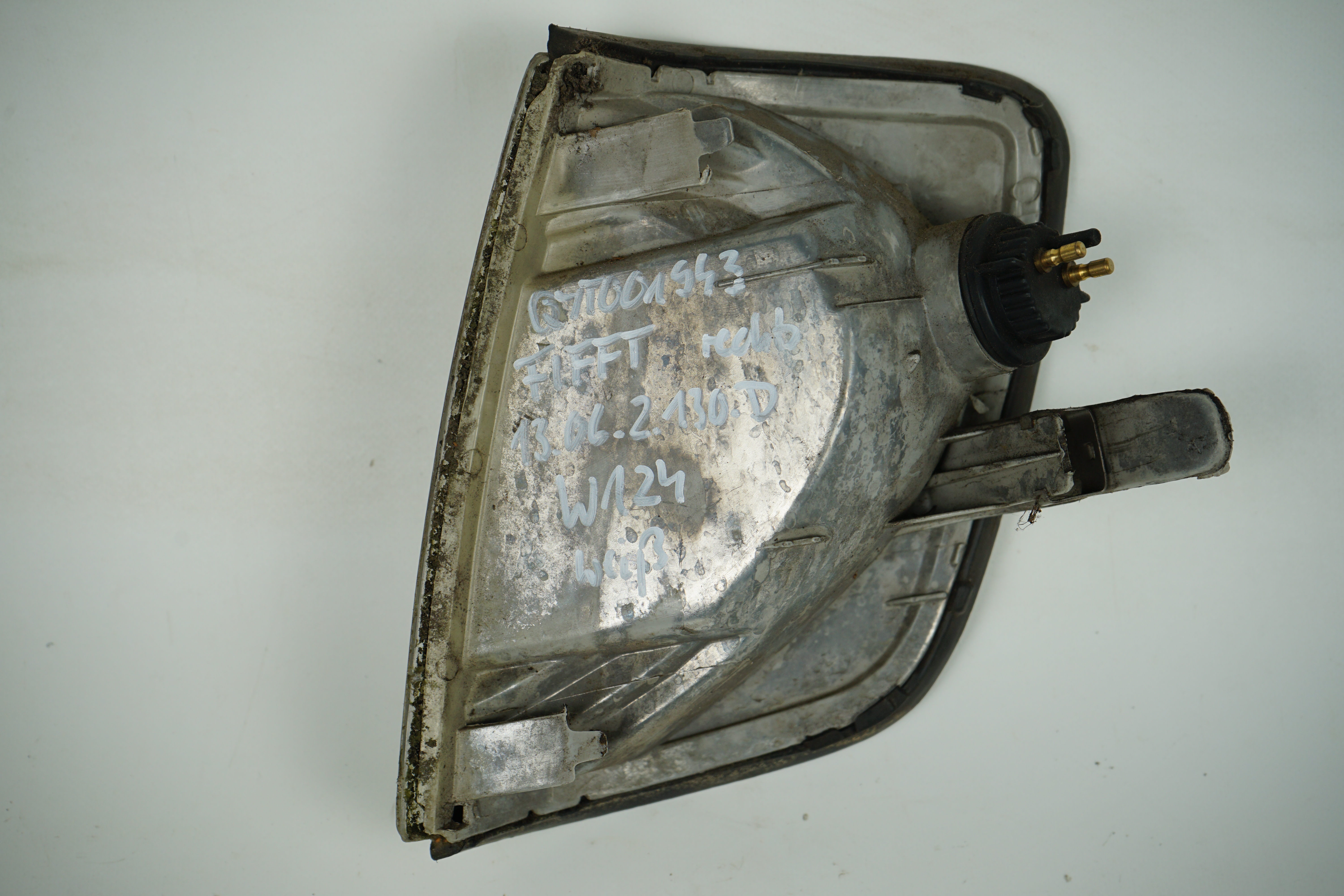 Blinkleuchte rechts weiß Mercedes-Benz A124 Cabrio C124 Coupé S124 Kombi T-Modell W124 Limousine Blinker rechts weiß FIFFT 13062130D ähnlich A1248260843