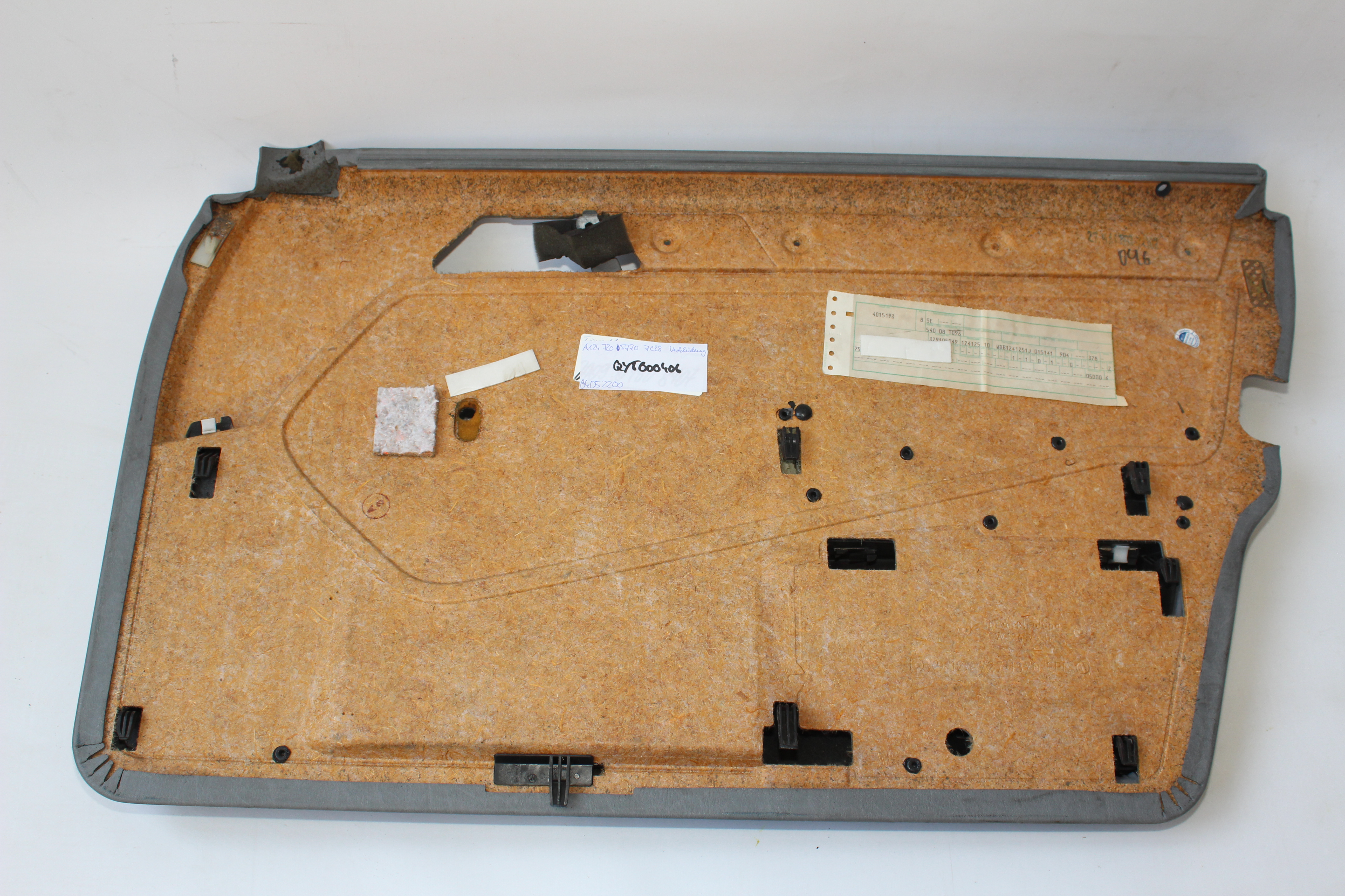 Türverkleidung Stoff Karo grau Fahrertür links Mercedes-Benz S124 W124 Tür vorn links A1247205770 7228 A1247205770 7C28 A1247205770 7C87