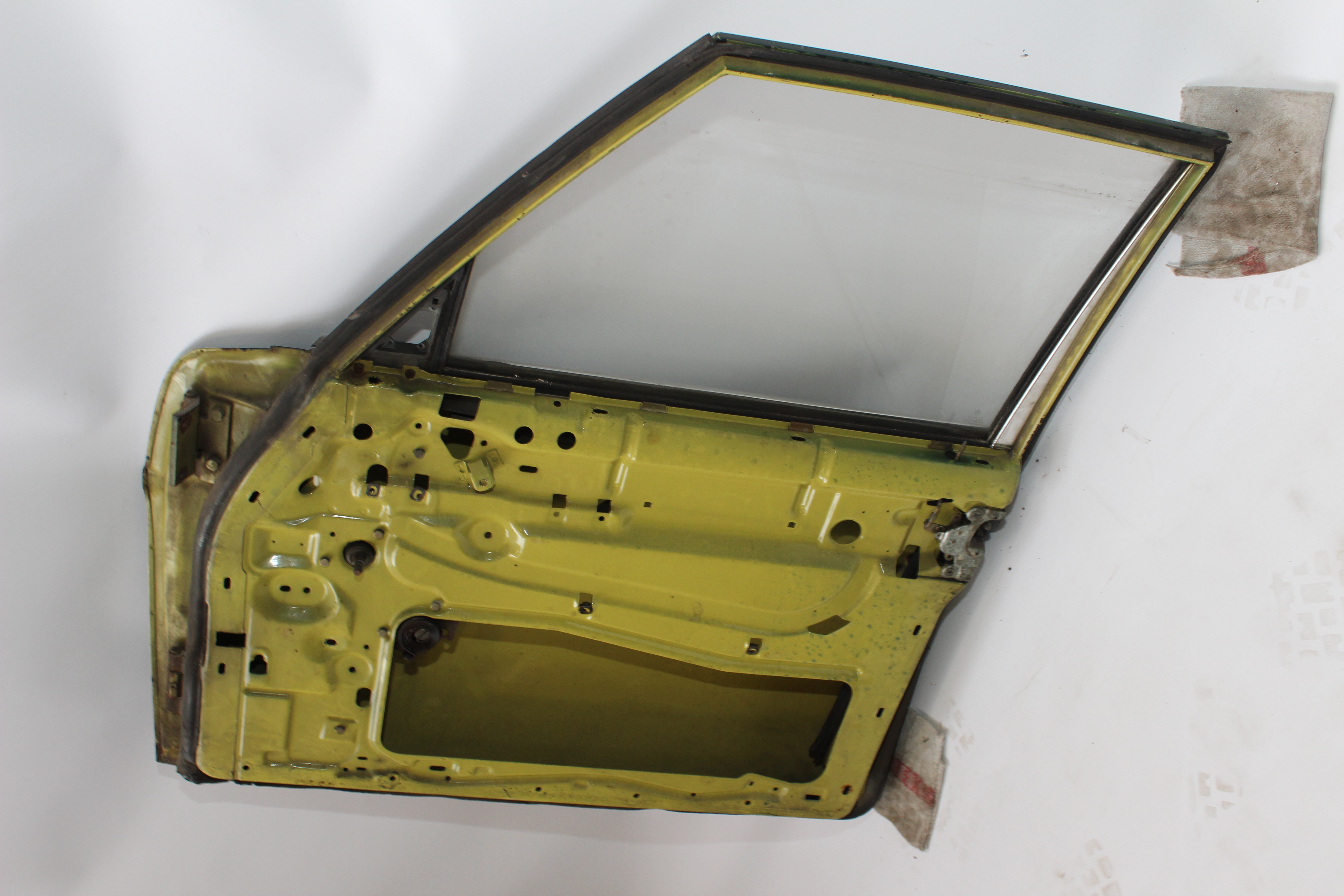 Fondtür rechts Mercedes-Benz W114 W115 /8 Strich acht Hintertür Beifahrerseite Verglasung klar grünmetallic A1157301205  